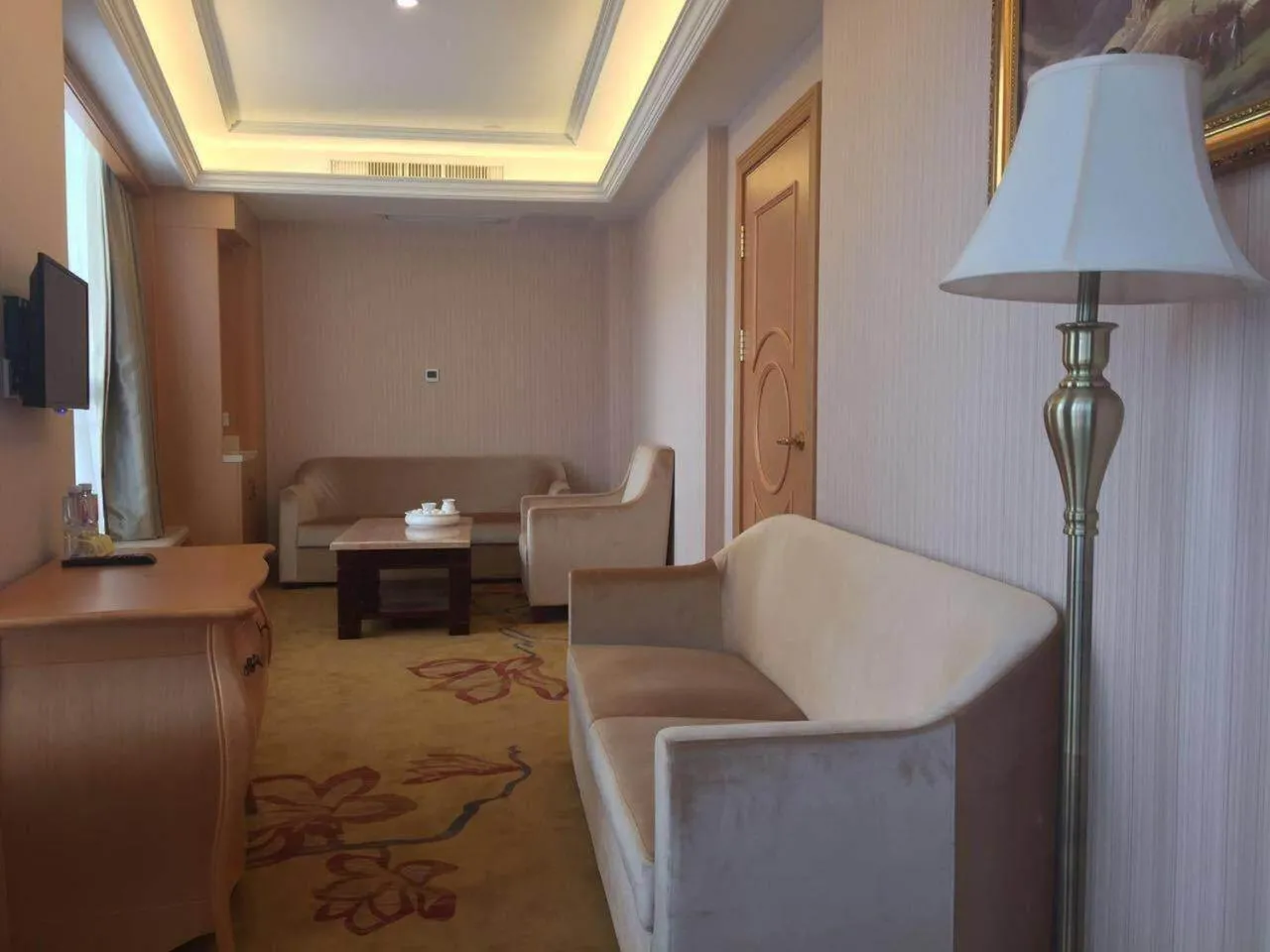 Vienna International Hotel Shenzhen Xiashuijing Metro Station