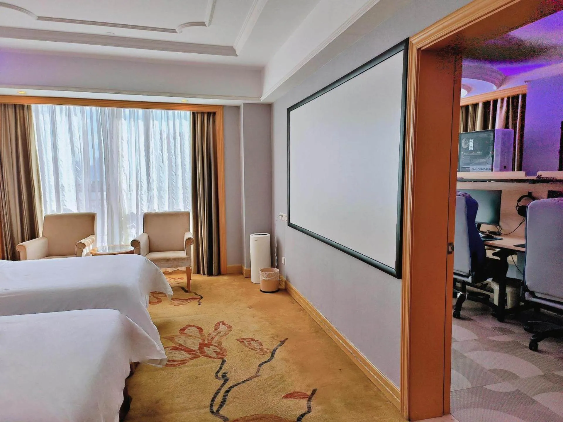 Bed in Vienna International Hotel Shenzhen Xiashuijing Metro Station