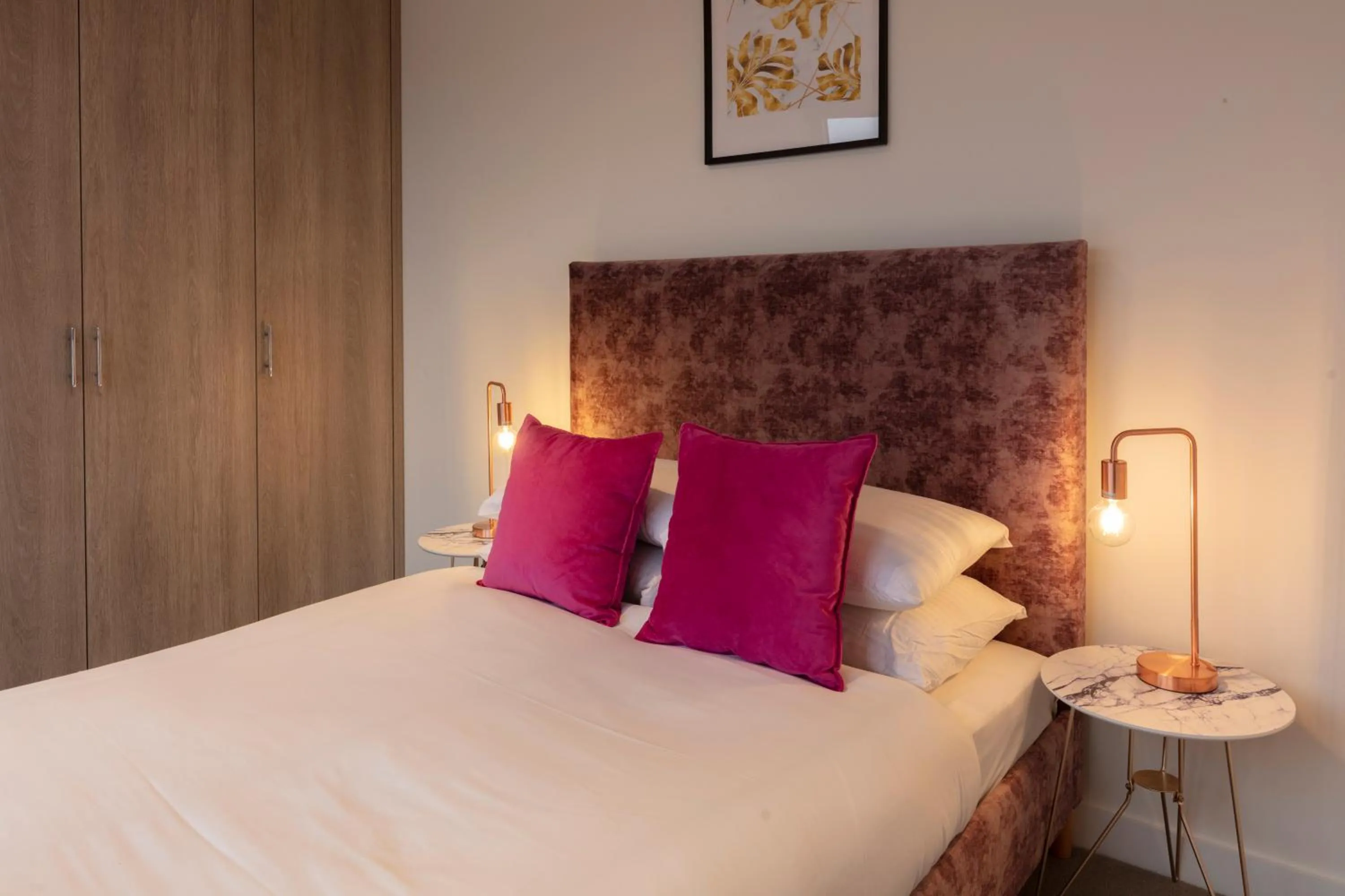 Bed in Deluxe North Central London Apartment