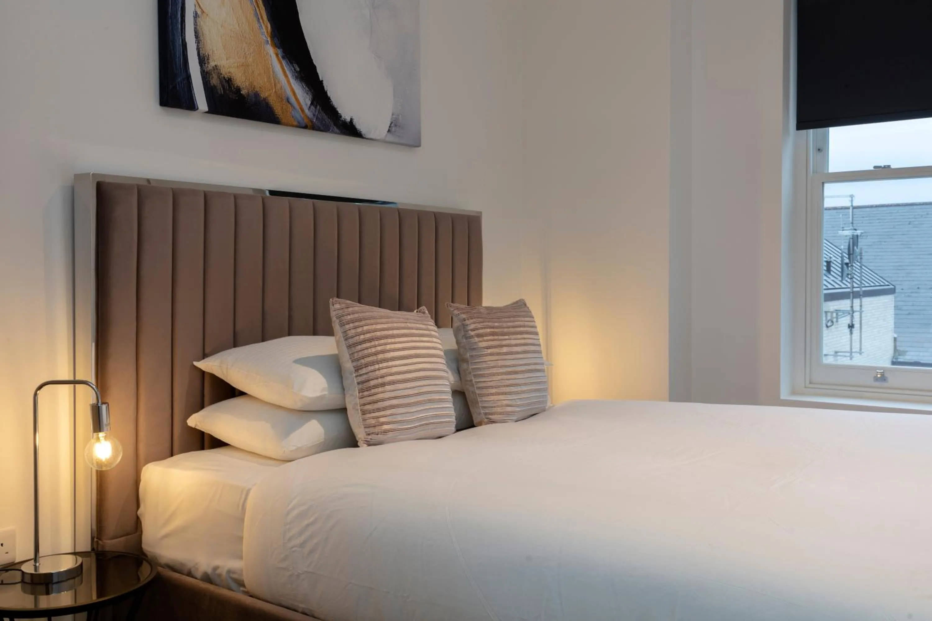 Bed in Deluxe North Central London Apartment