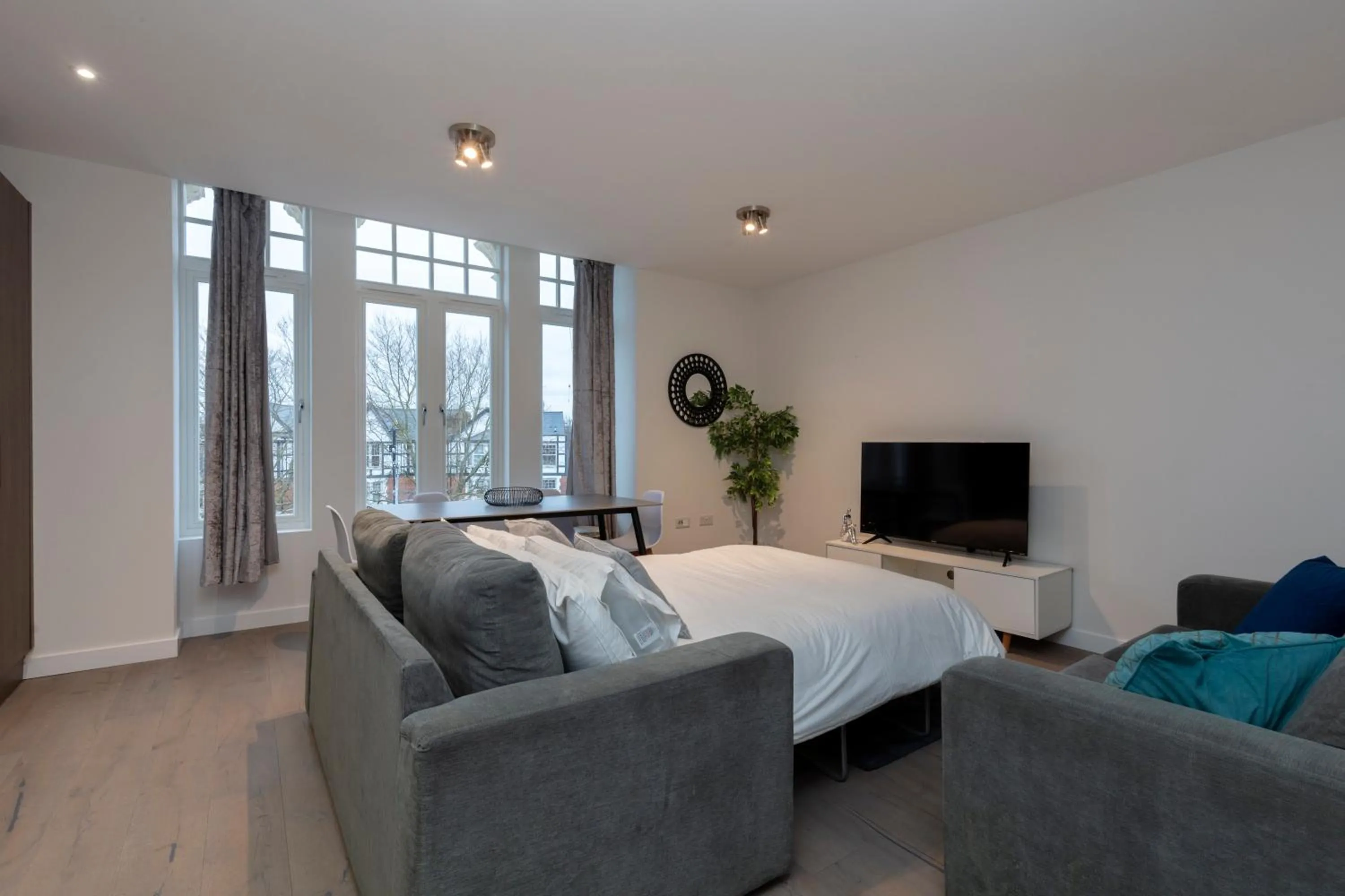 Bed in Deluxe North Central London Apartment