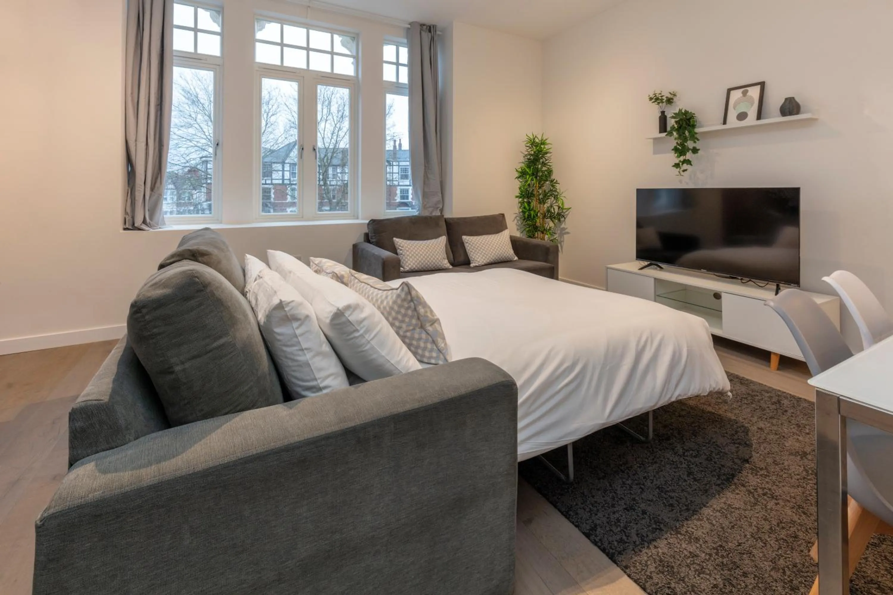 Bed in Deluxe North Central London Apartment