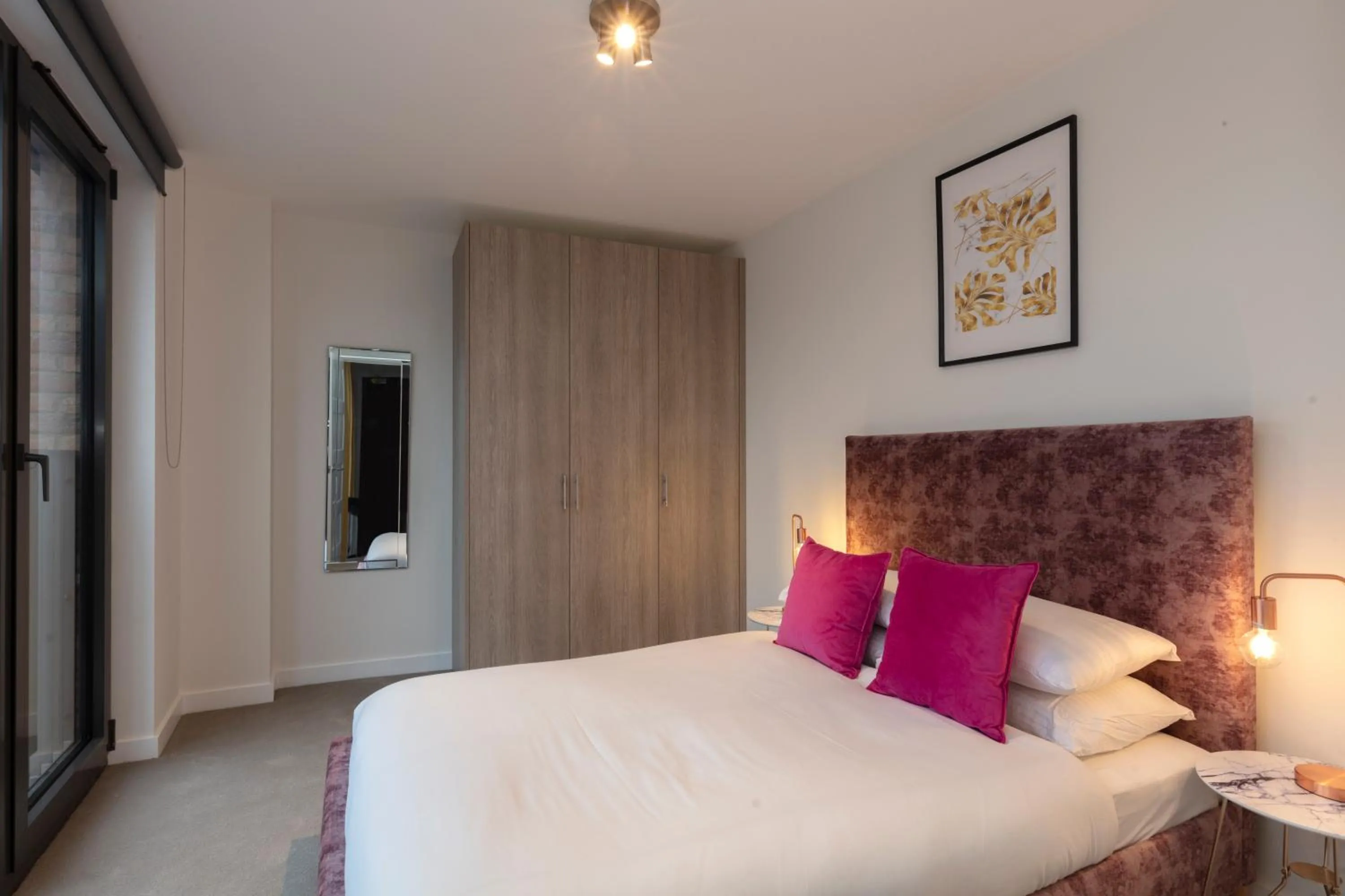 Bed in Deluxe North Central London Apartment