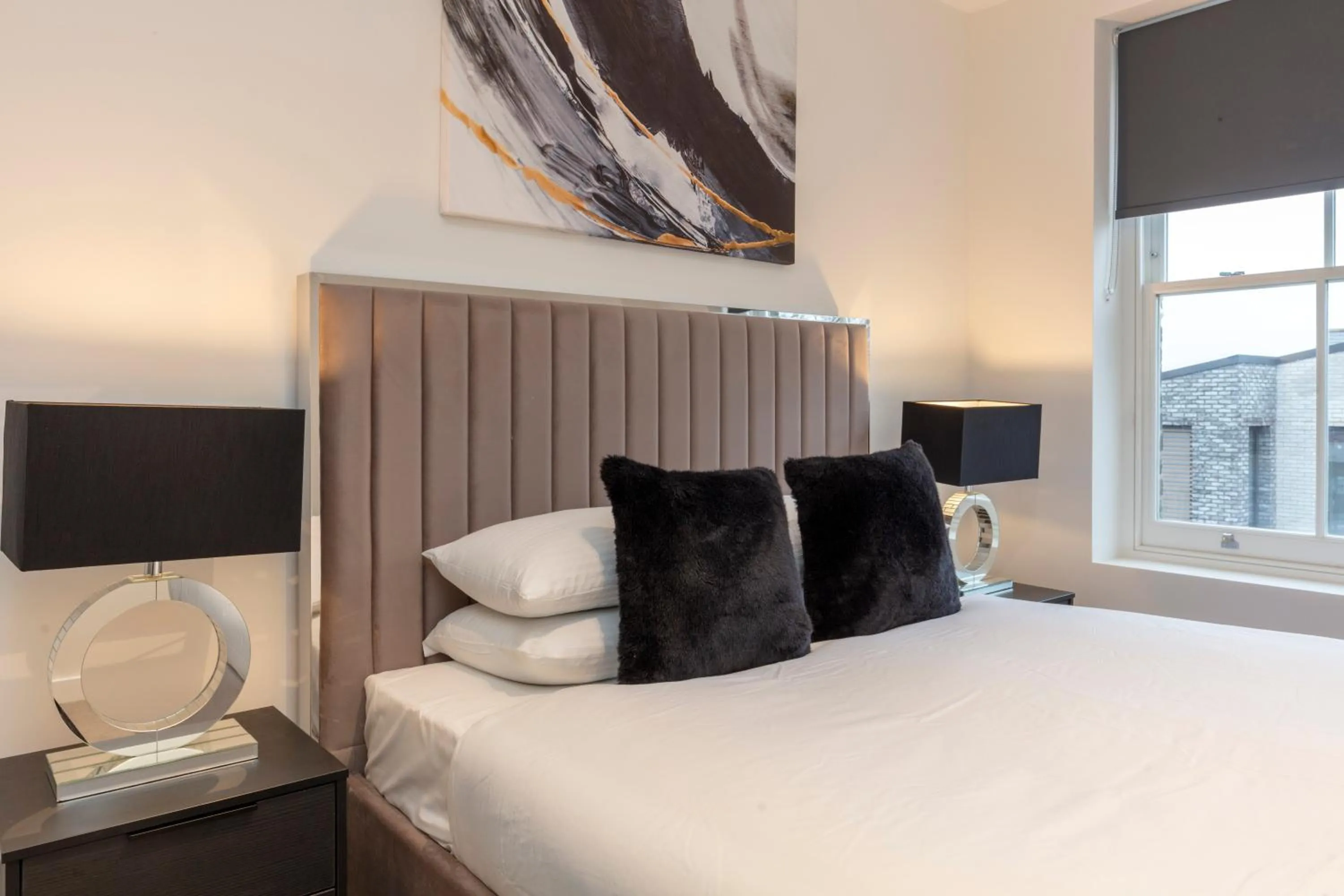 Bed in Deluxe North Central London Apartment