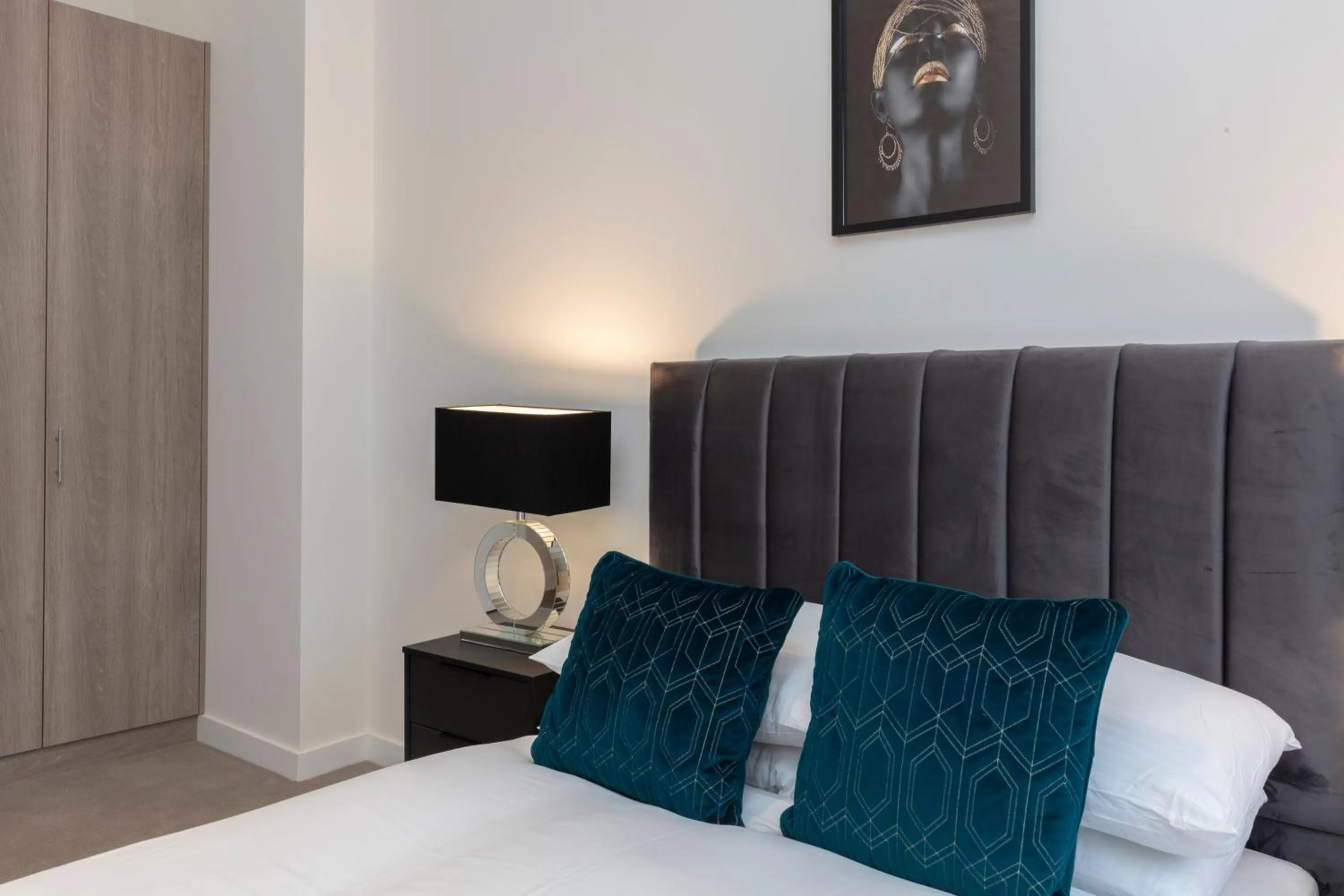 Bed in Deluxe North Central London Apartment