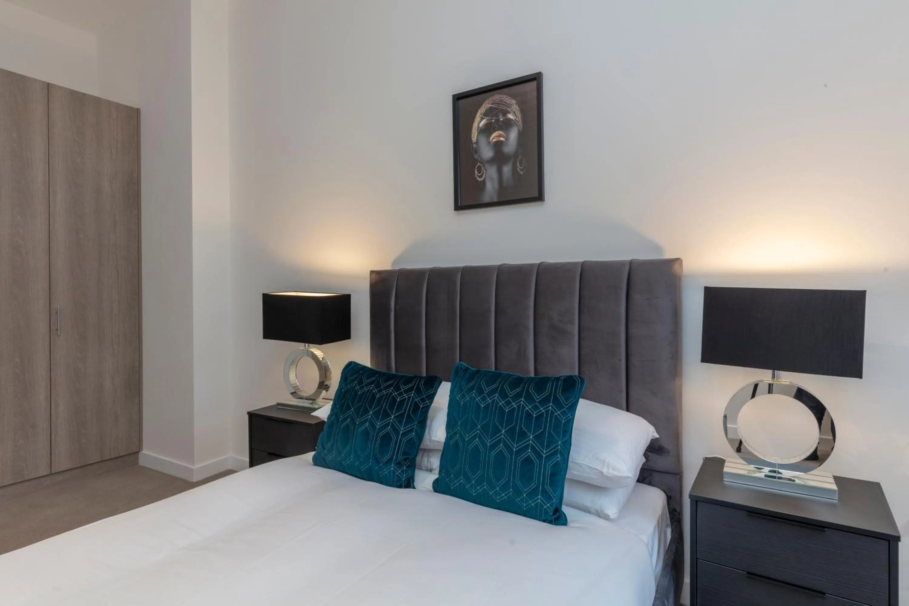 Bed in Deluxe North Central London Apartment