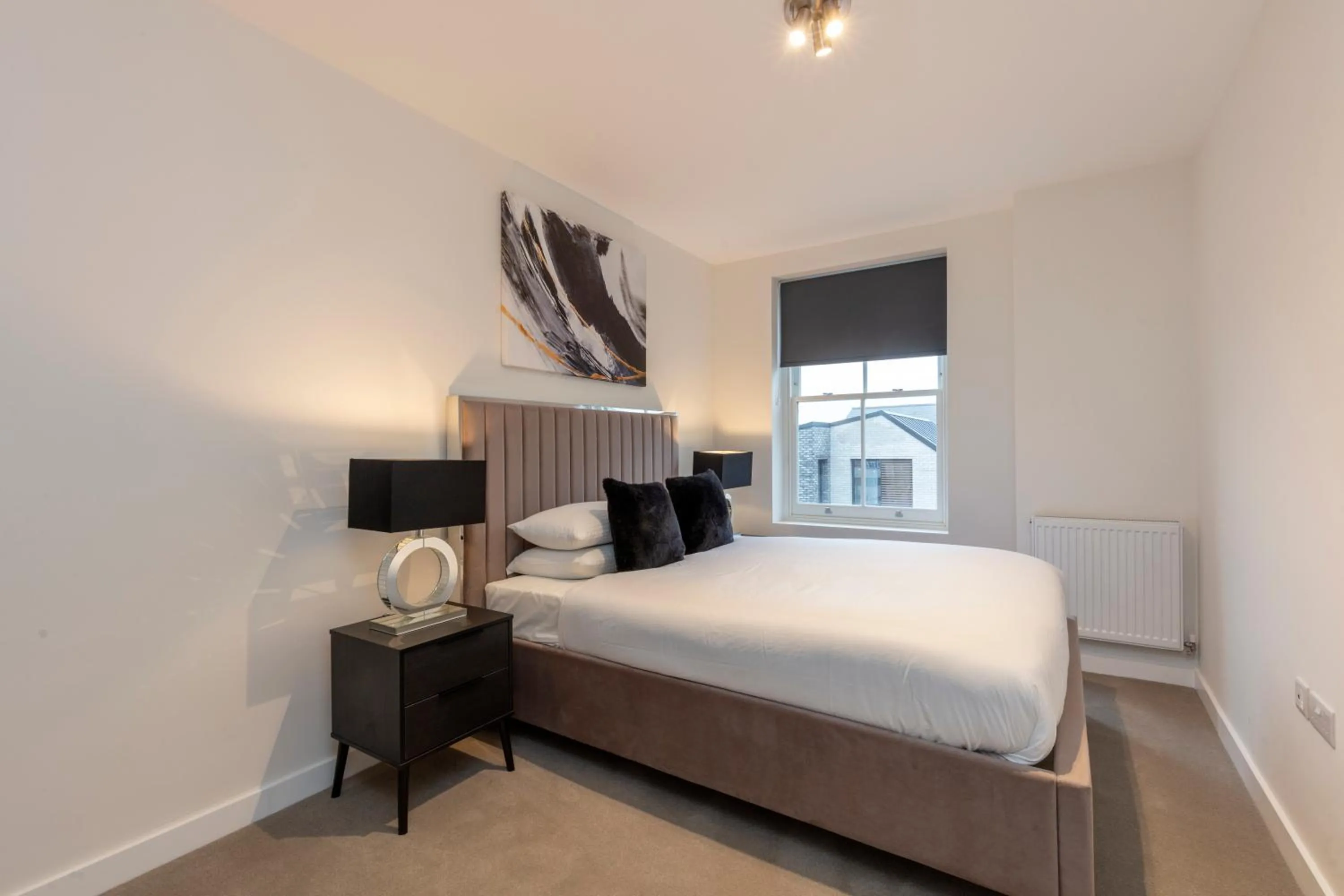 Bed in Deluxe North Central London Apartment