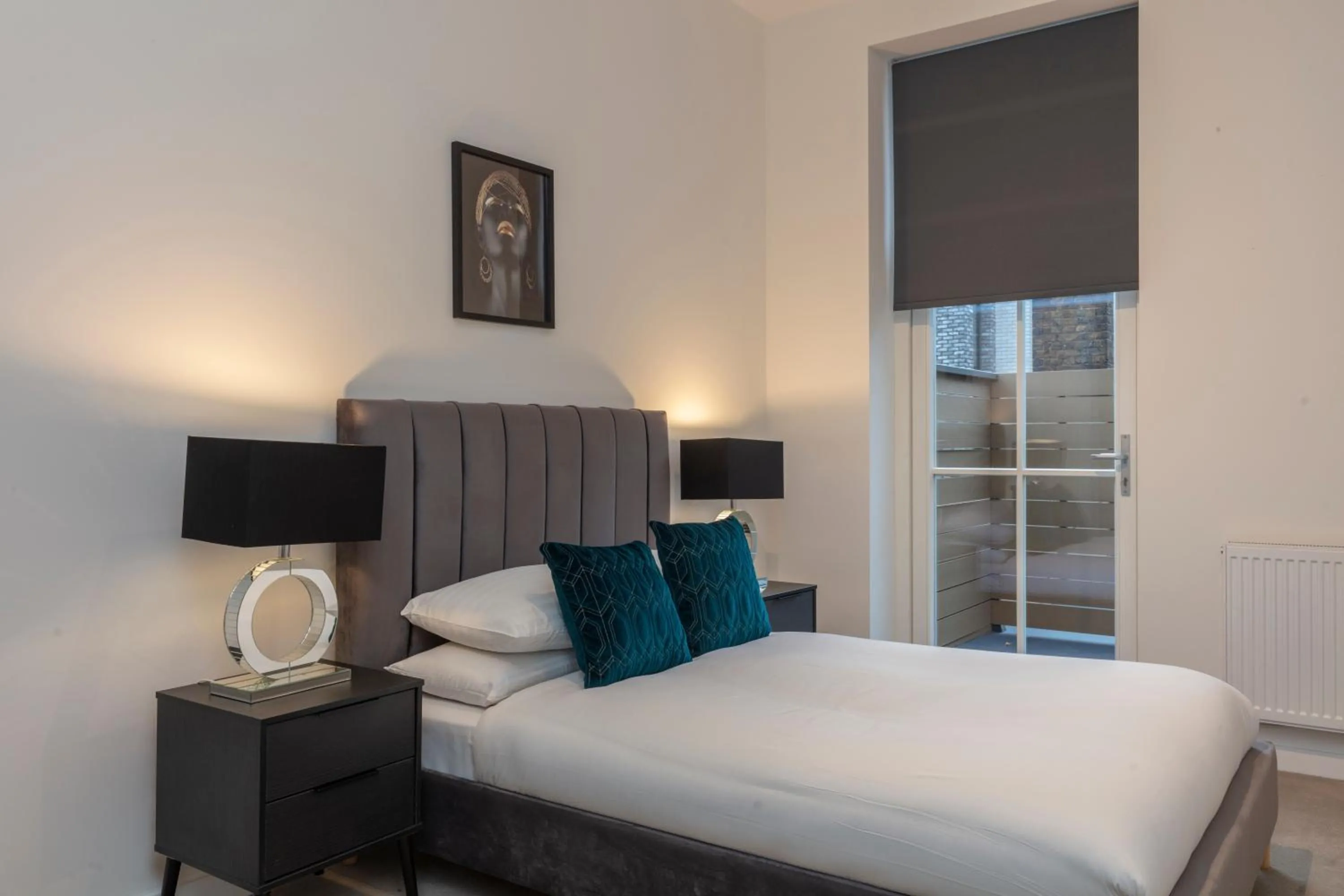Bed in Deluxe North Central London Apartment