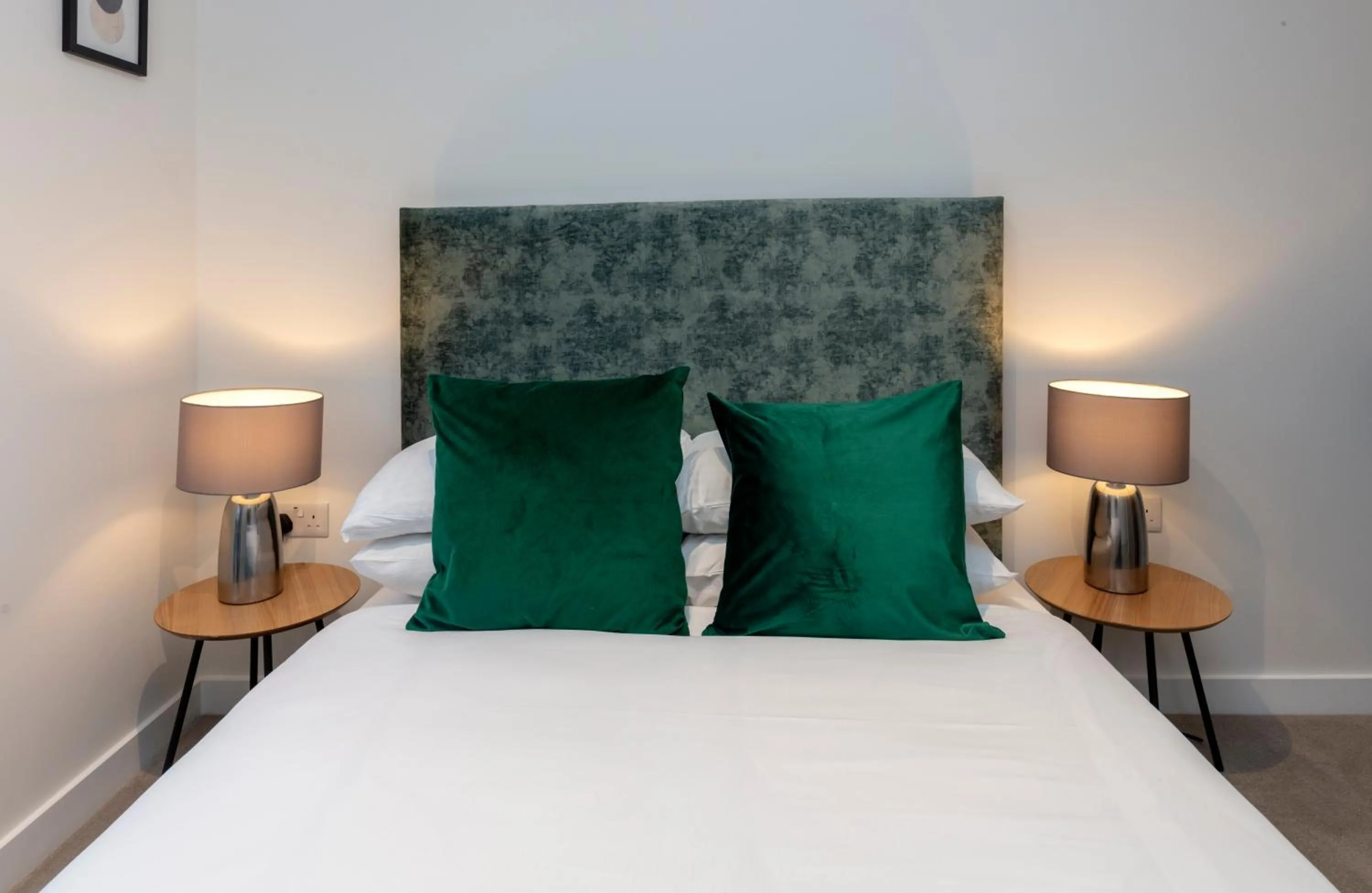 Bed in Deluxe North Central London Apartment