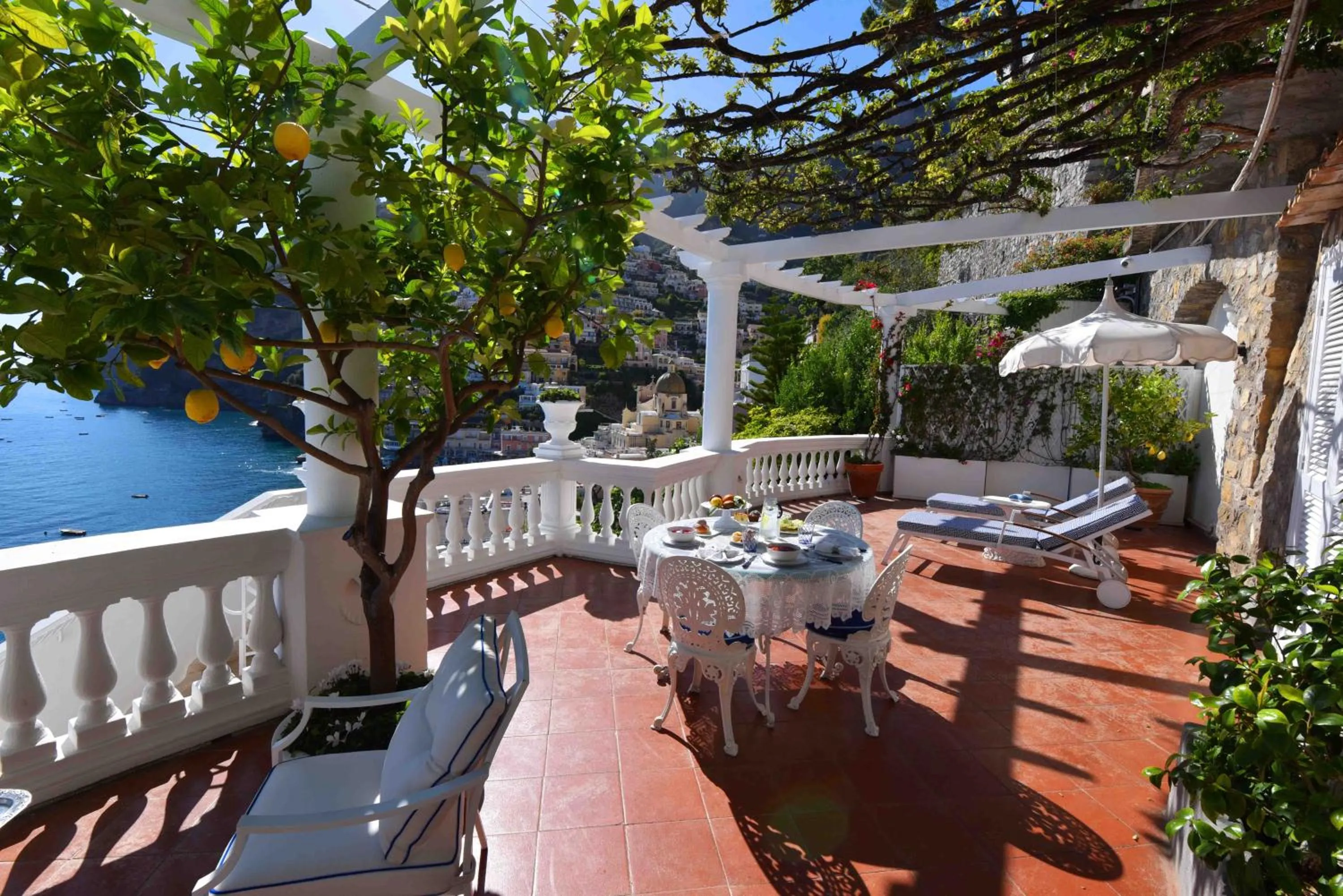 Breakfast in Villa Boheme Exclusive Luxury Suites