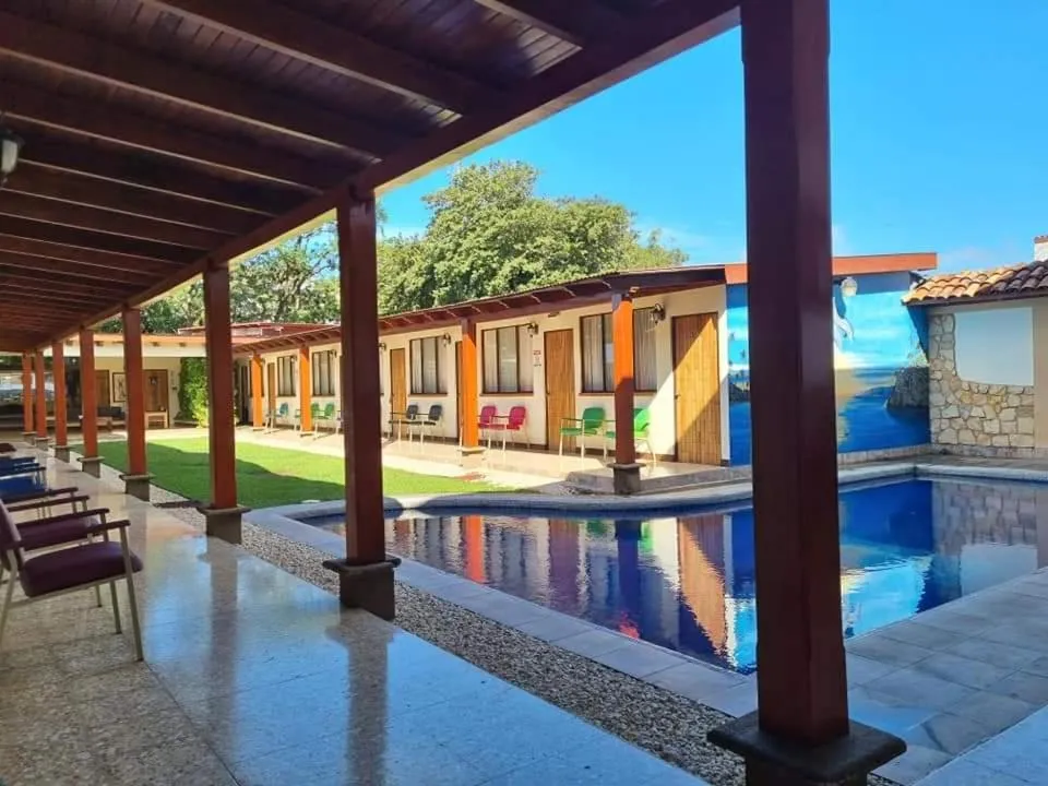 Swimming pool in Hotel La Siesta