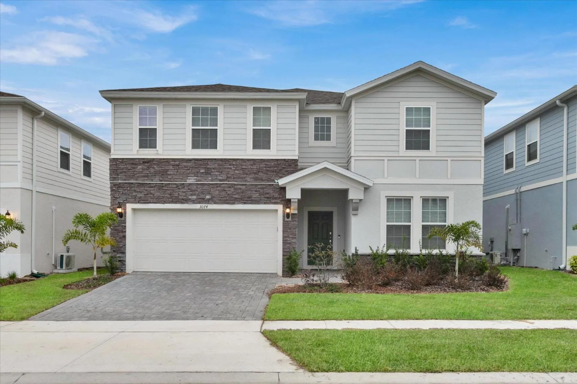 Property building in 3074 Mahalo