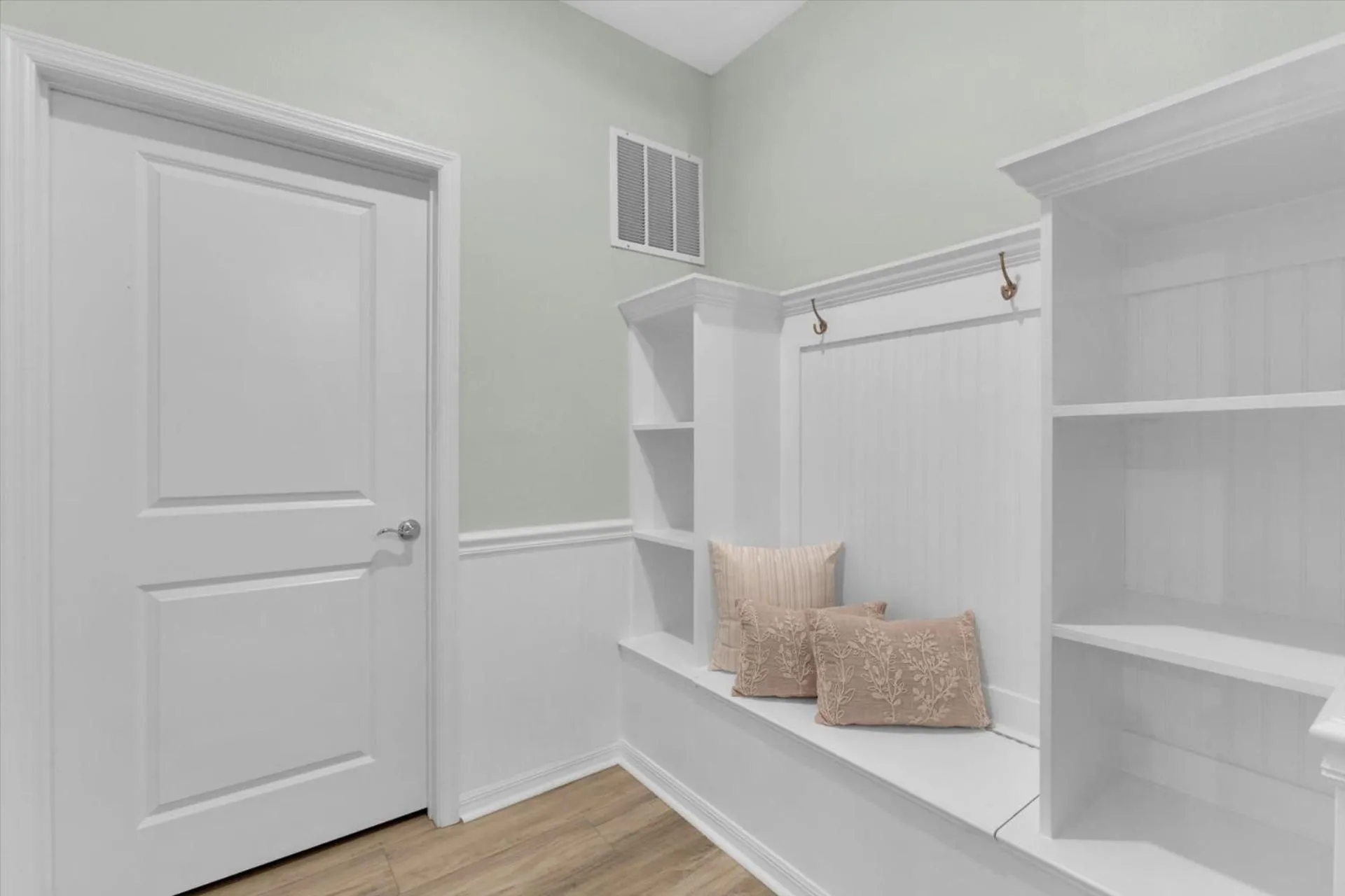 Property building in 3074 Mahalo