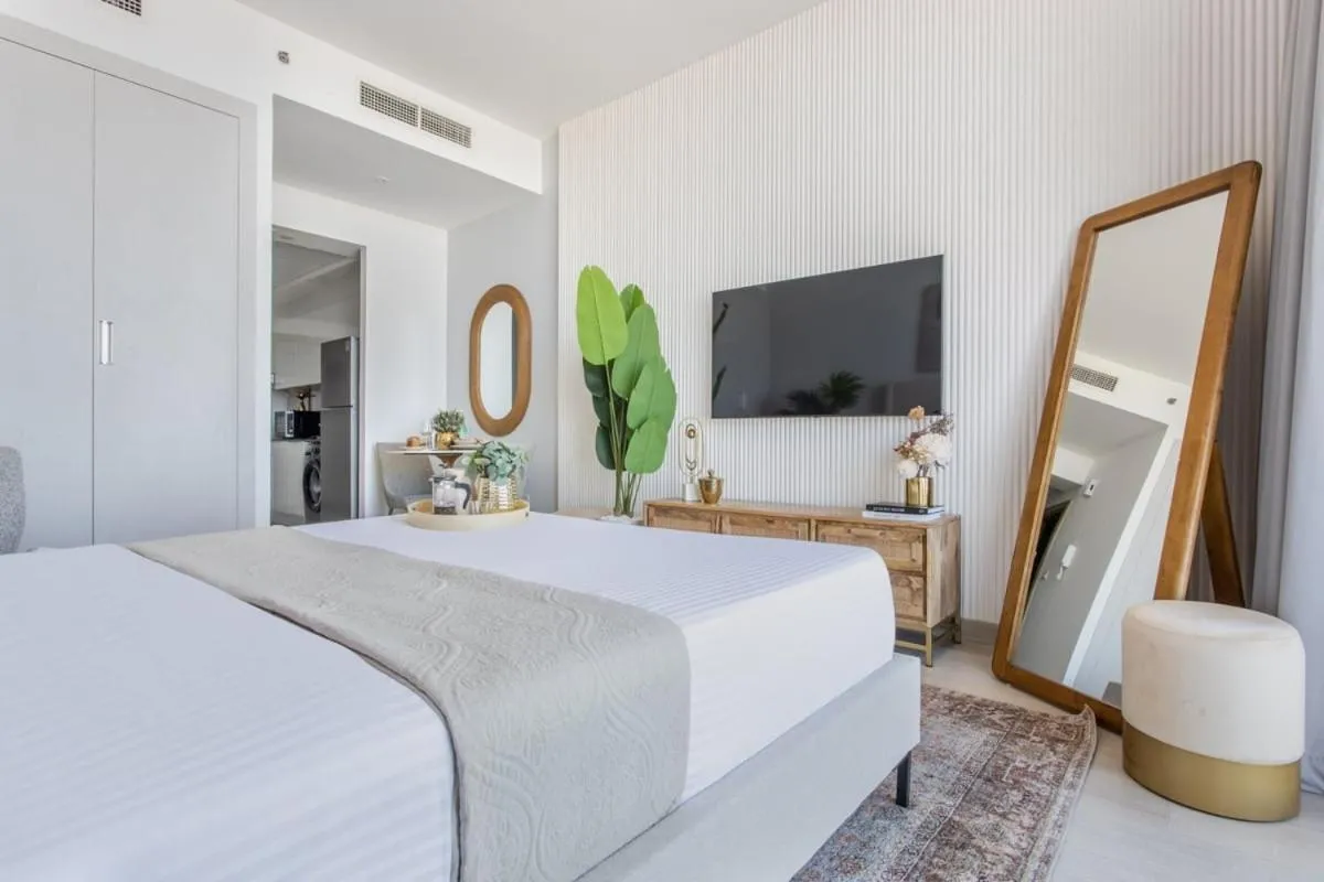 Bed in Frank Porter - Bloom Tower C