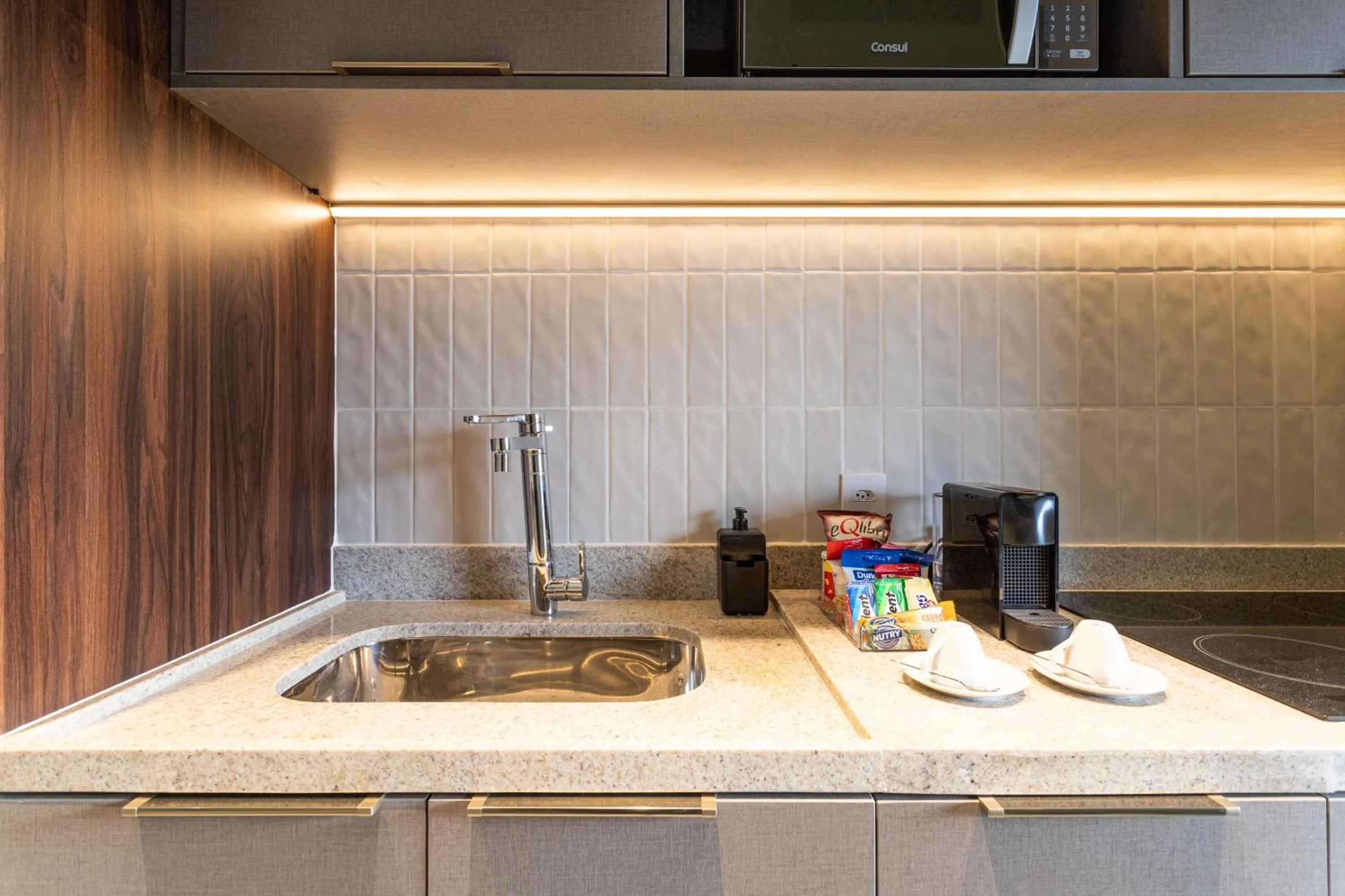 Coffee/tea facilities in Iconyc House of Charlie