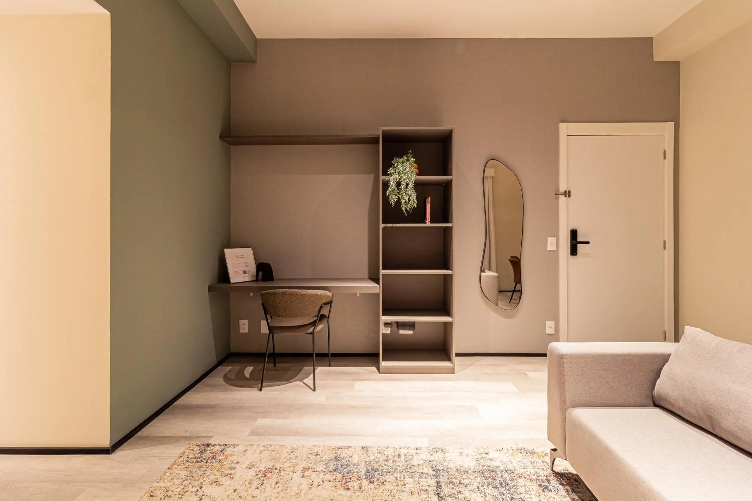 Day in Iconyc House of Charlie