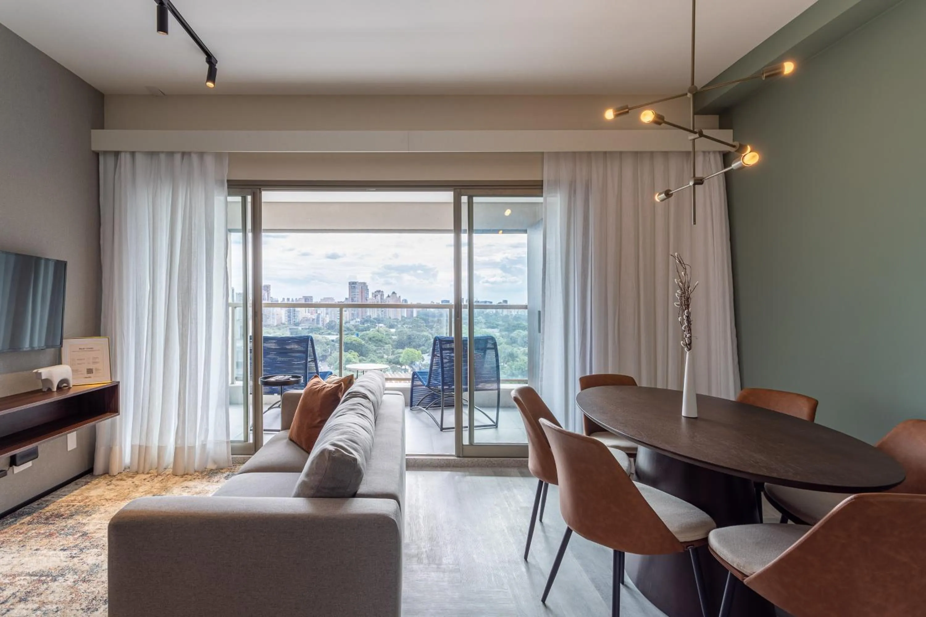 Day in Iconyc House of Charlie