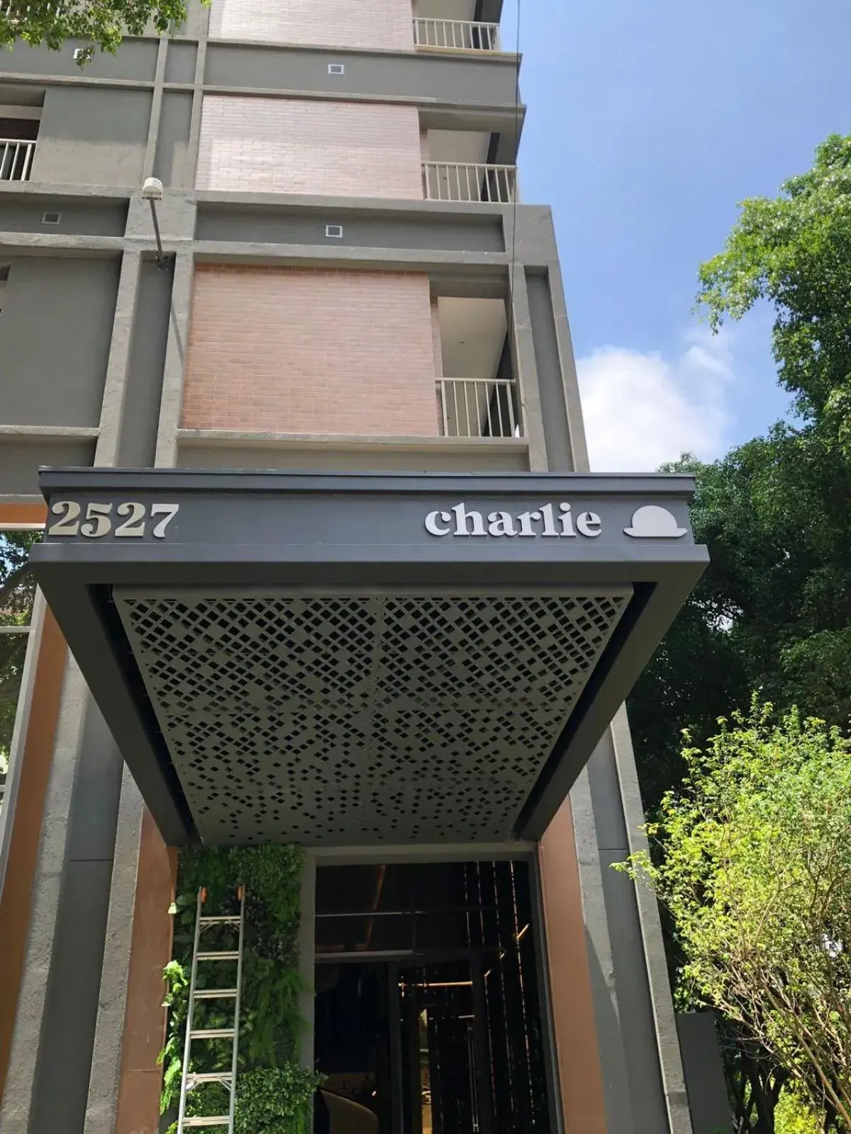 Property building in Iconyc House of Charlie Property building in Iconyc House of Charlie