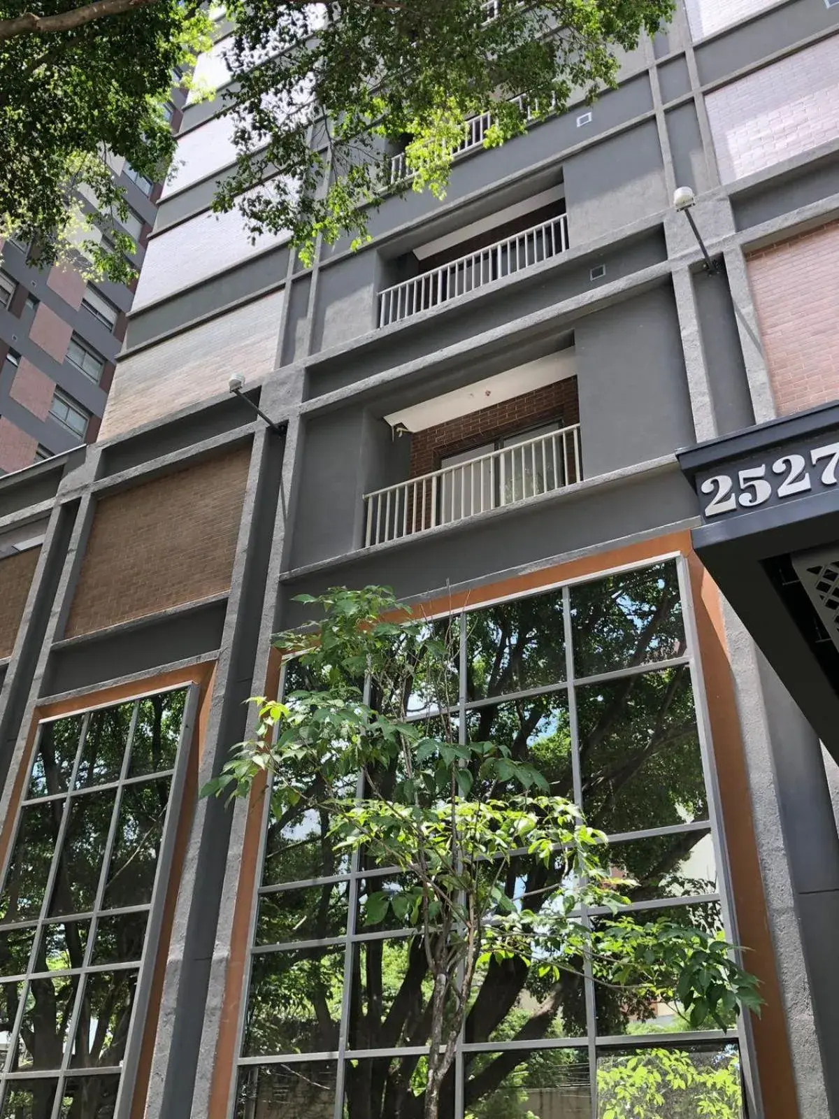 Property building in Iconyc House of Charlie Property building in Iconyc House of Charlie