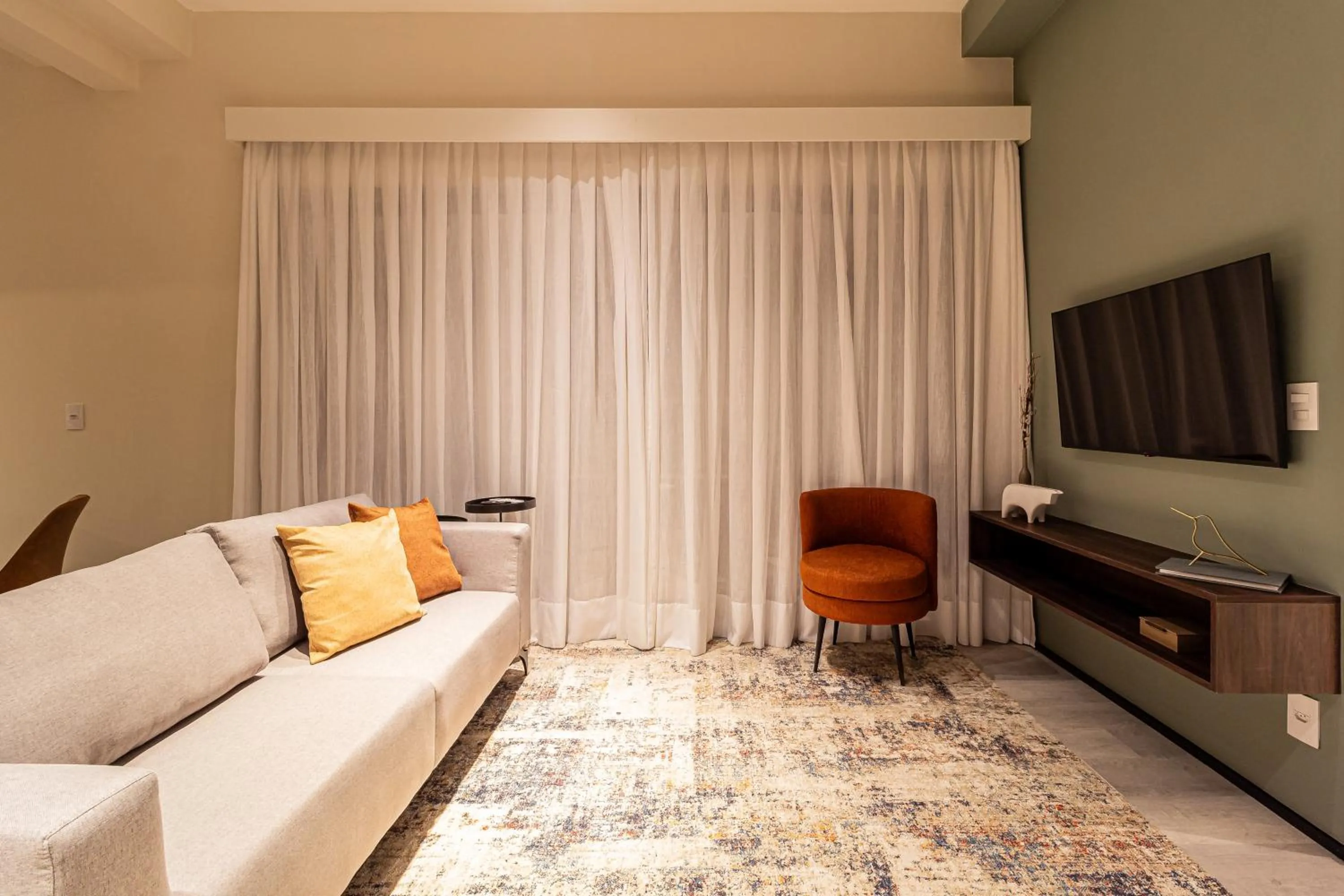 TV and multimedia in Iconyc House of Charlie