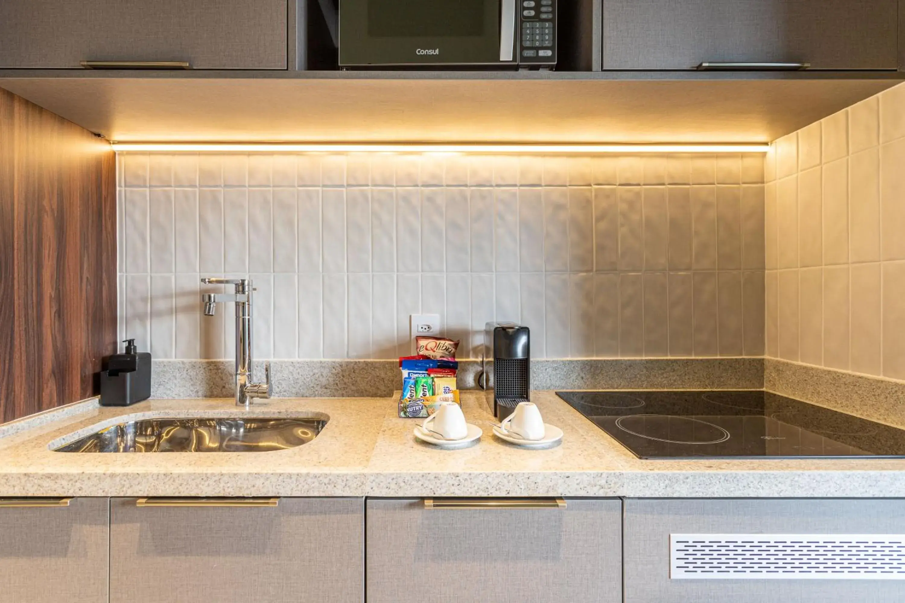 Coffee/tea facilities in Iconyc House of Charlie Coffee/tea facilities in Iconyc House of Charlie