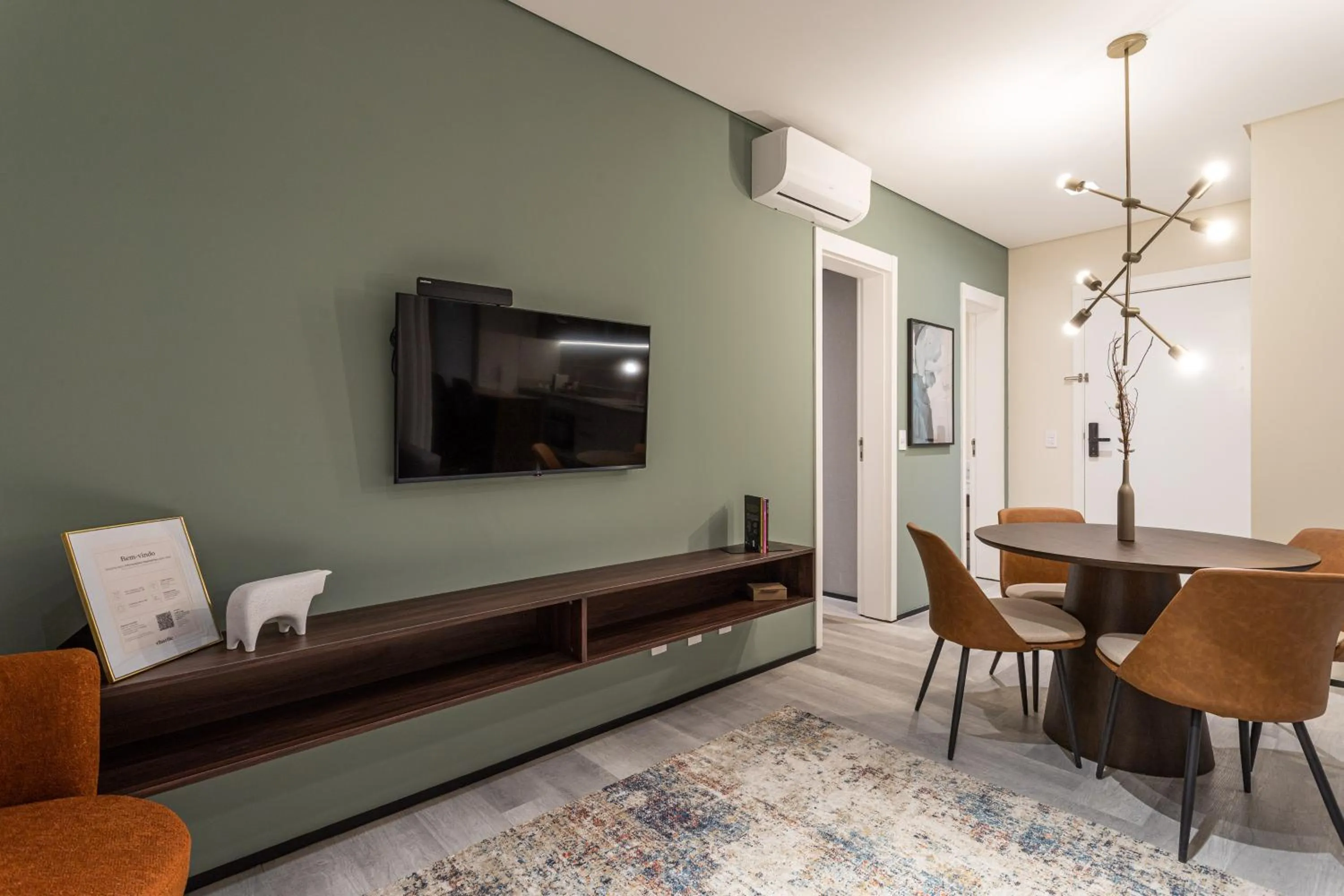 TV and multimedia in Iconyc House of Charlie