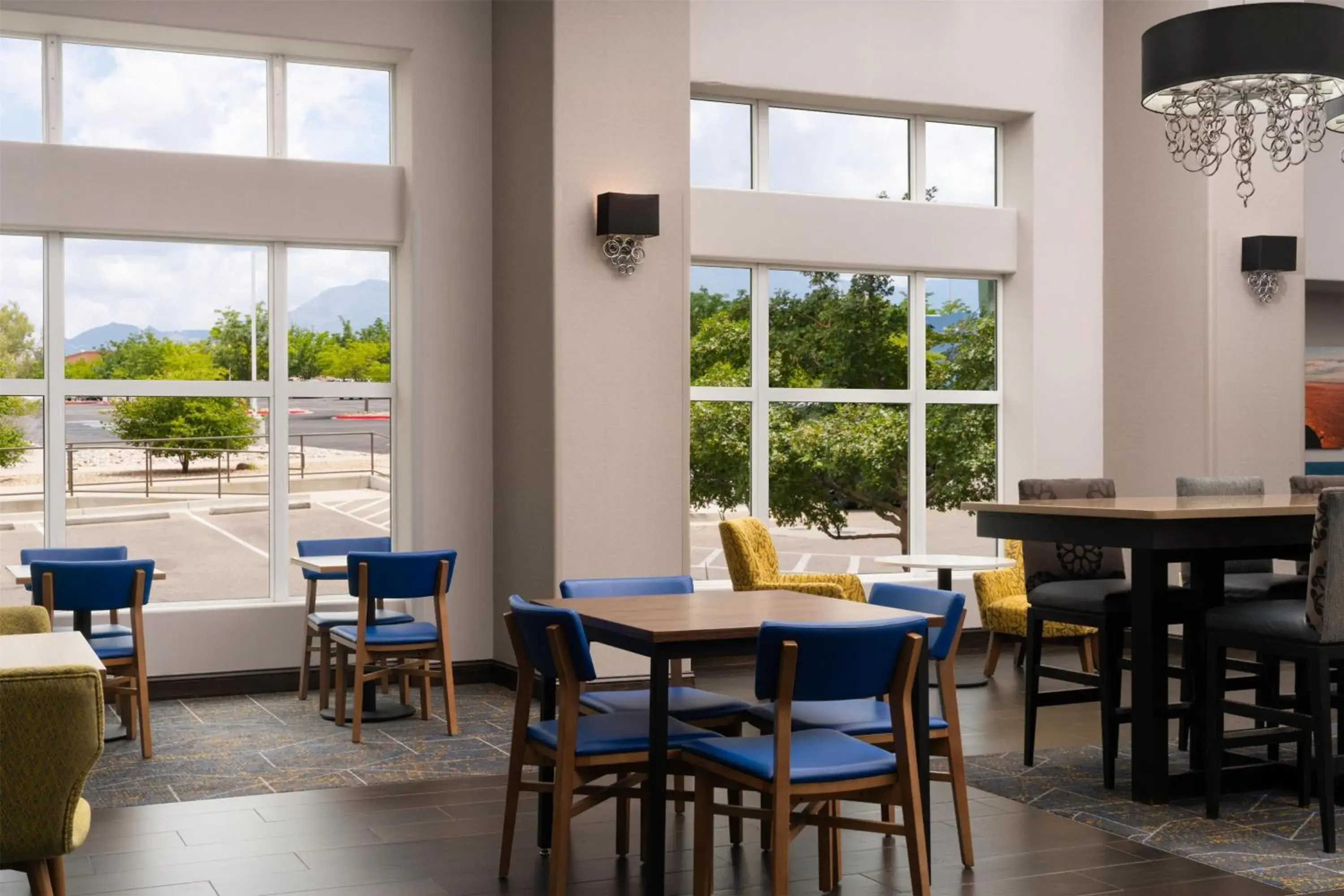 Breakfast in Hampton Inn & Suites Albuquerque North/I-25 Breakfast in Hampton Inn & Suites Albuquerque North/I-25