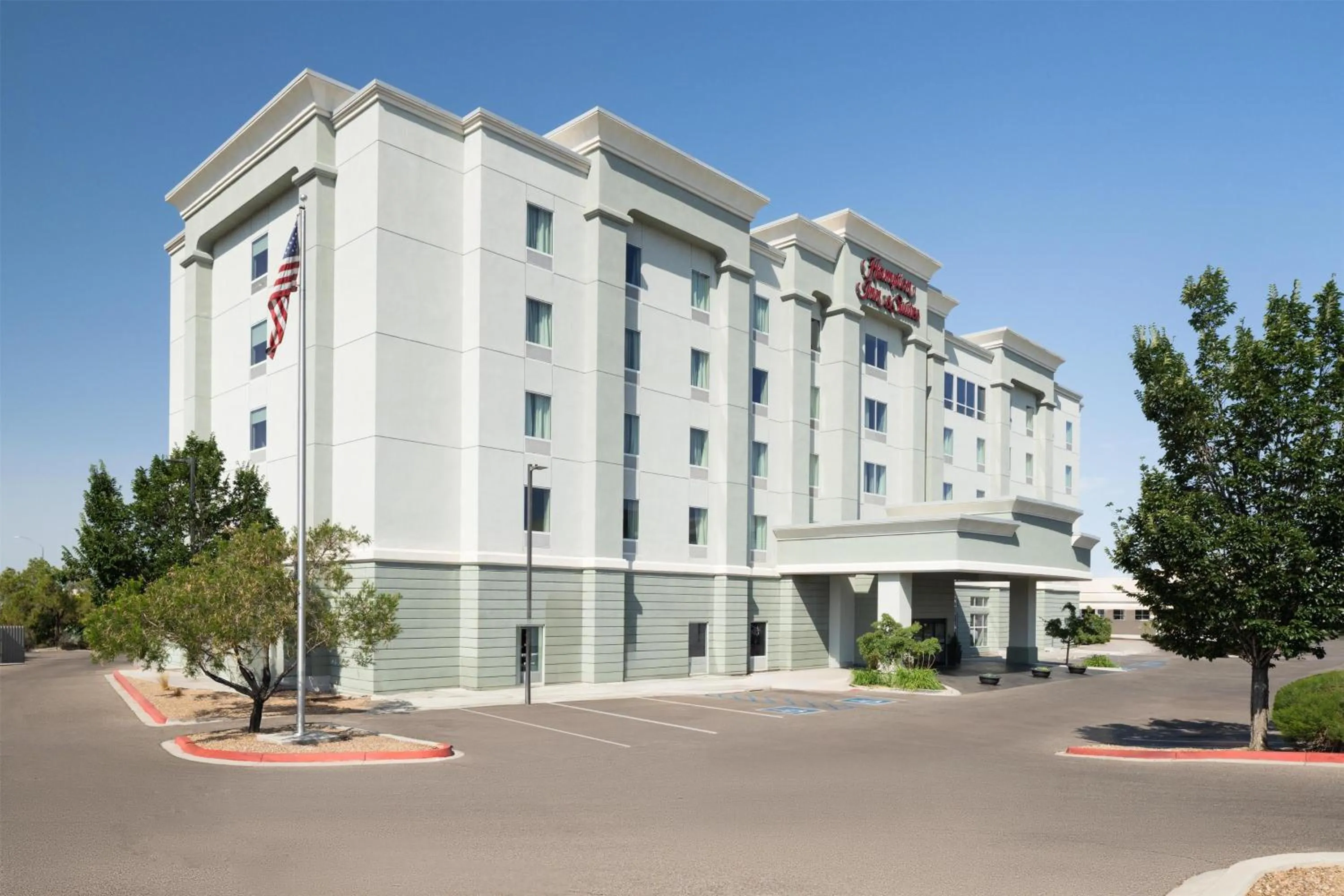 Property building in Hampton Inn & Suites Albuquerque North/I-25