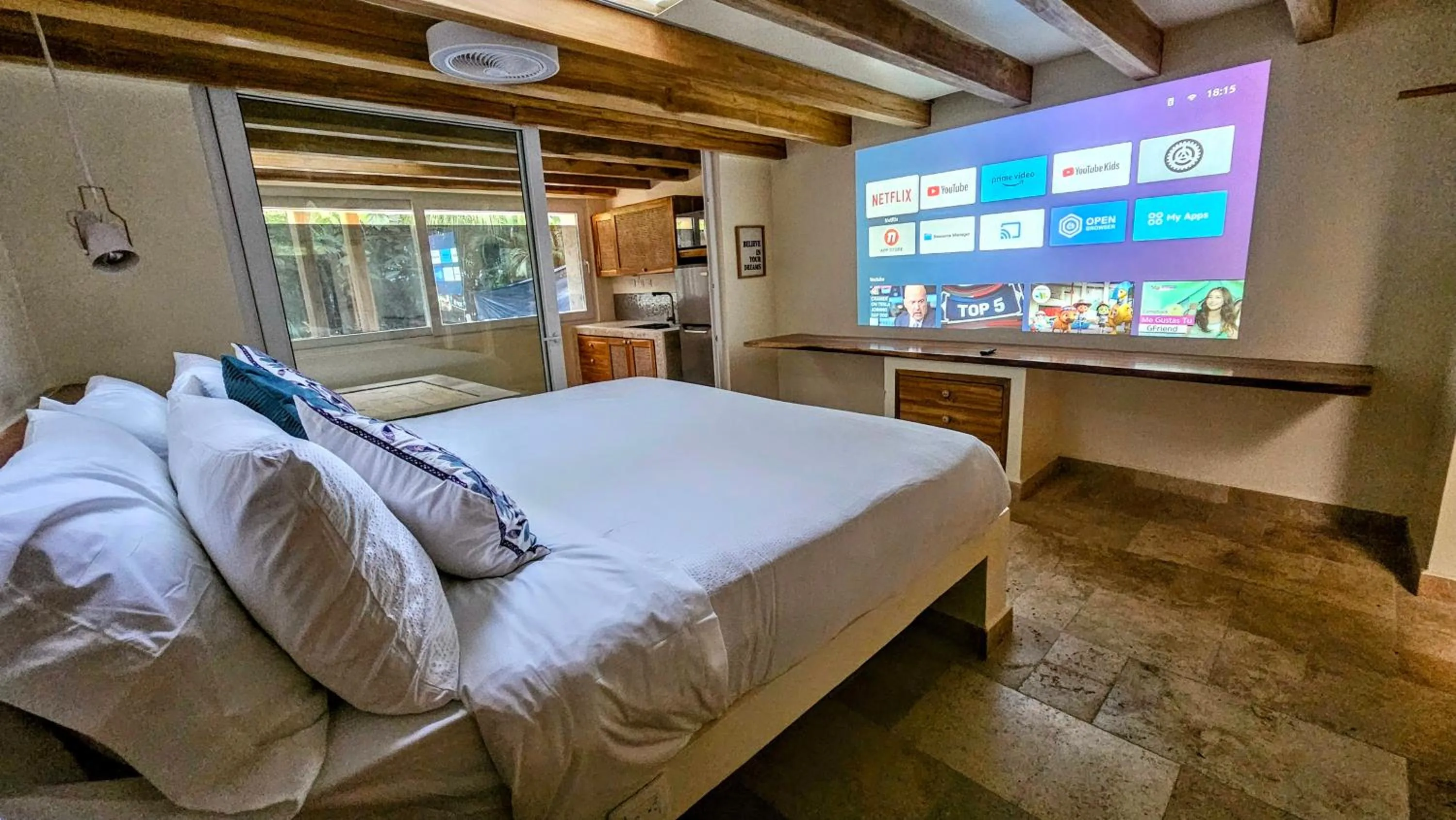 TV and multimedia, Bed in Dreamcatcher Hotel - Live the Dream of Santa Teresa