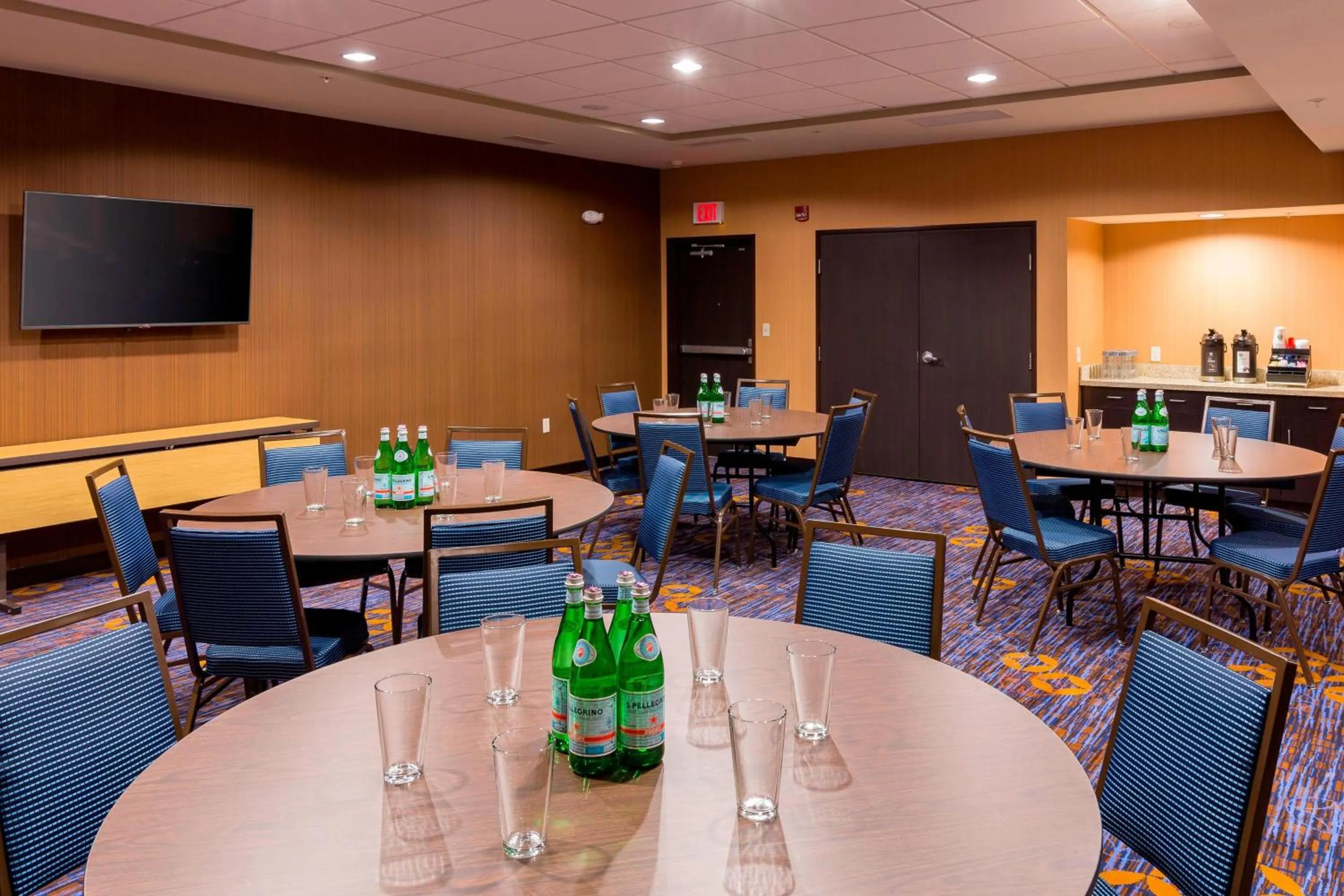 Meeting/conference room in Courtyard by Marriott Bismarck North