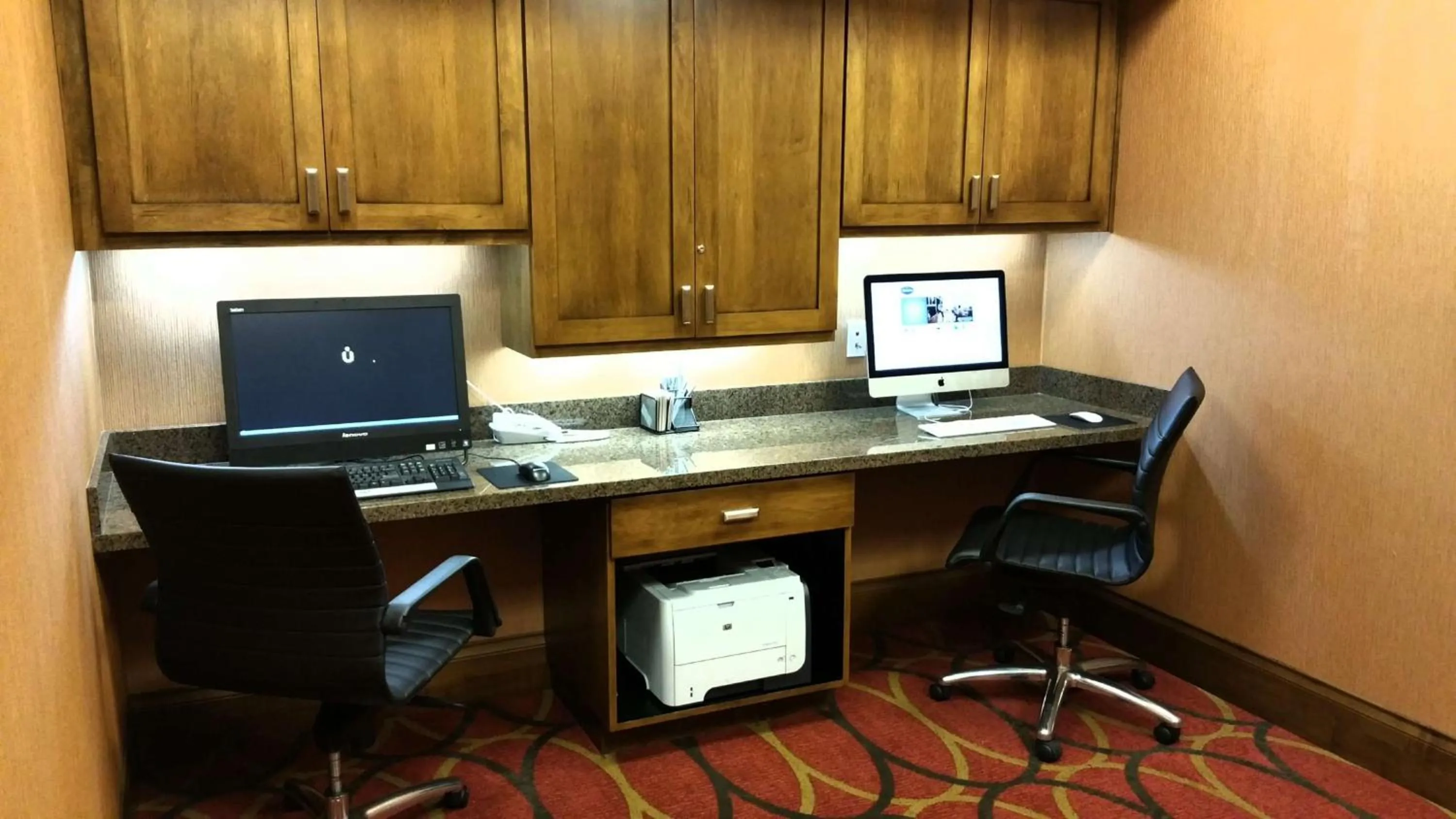 Business facilities in Hampton Inn & Suites Salinas