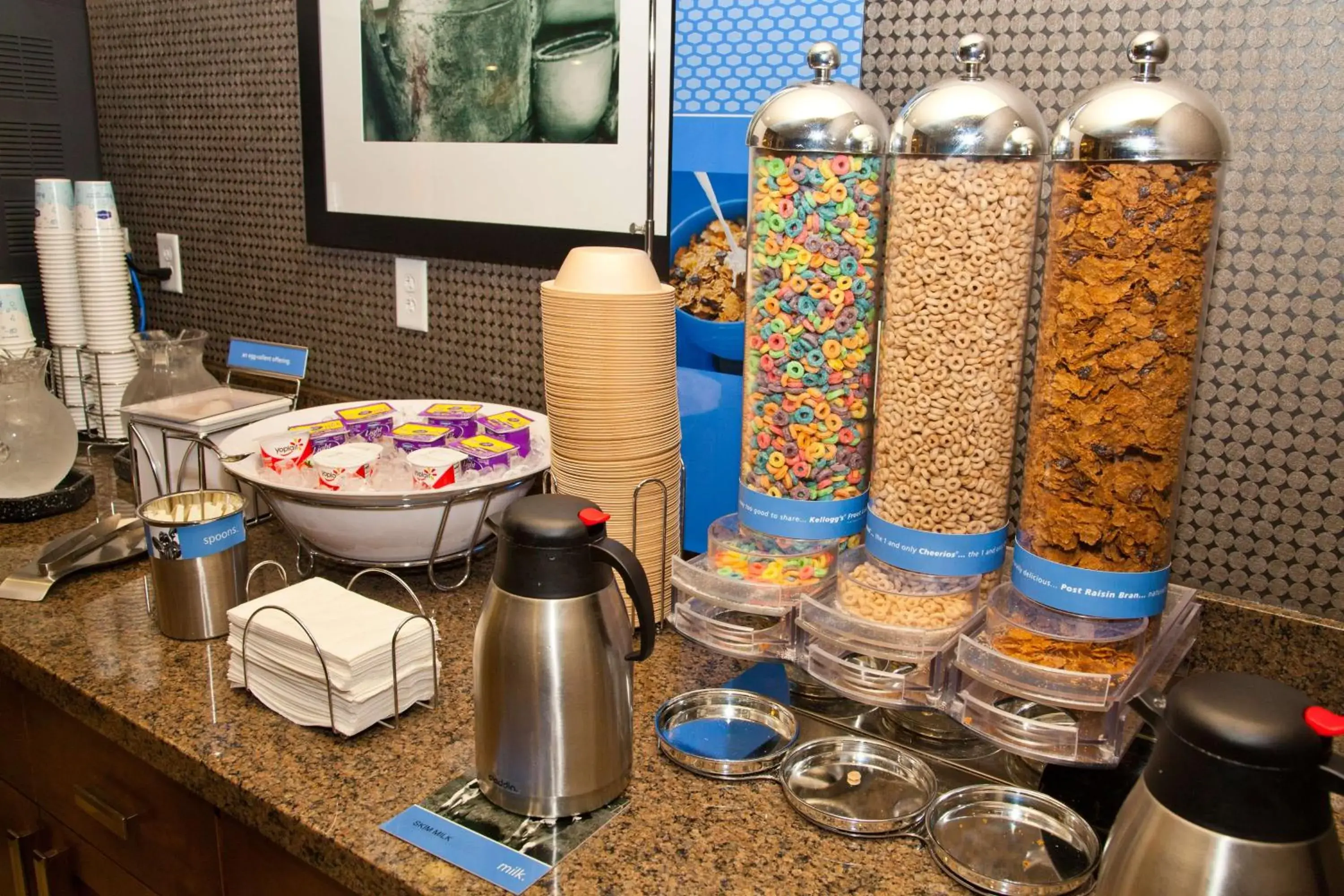 Breakfast in Hampton Inn & Suites Salinas Breakfast in Hampton Inn & Suites Salinas