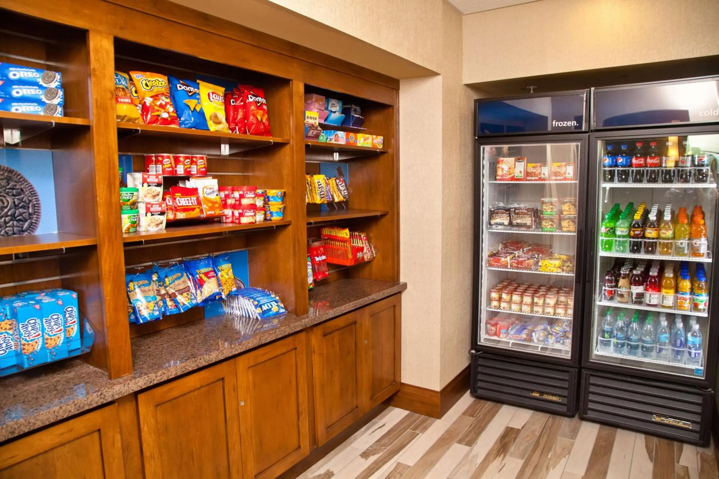 Restaurant/places to eat in Hampton Inn & Suites Salinas Restaurant/places to eat in Hampton Inn & Suites Salinas