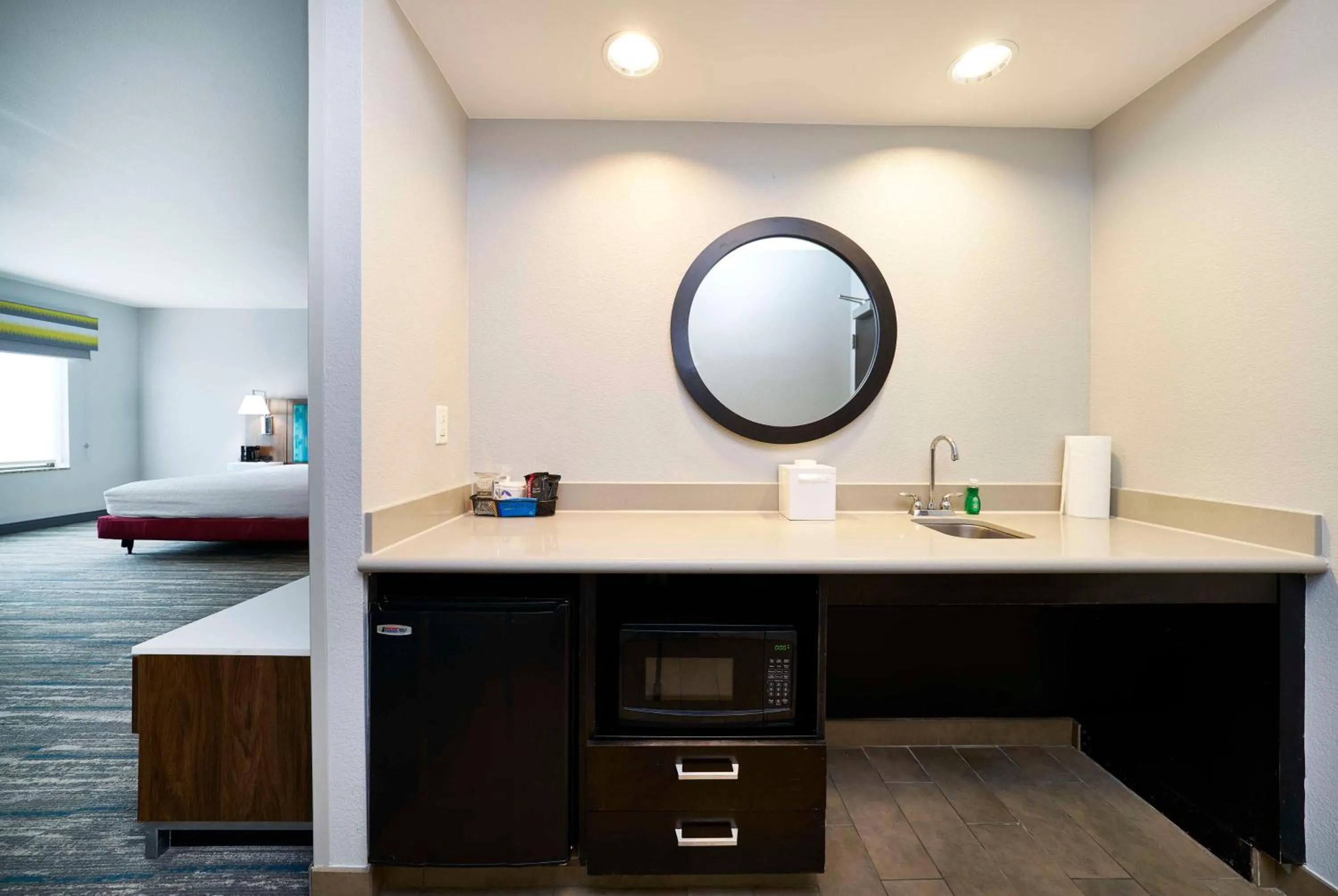 Other, Bed in Hampton Inn & Suites Salinas