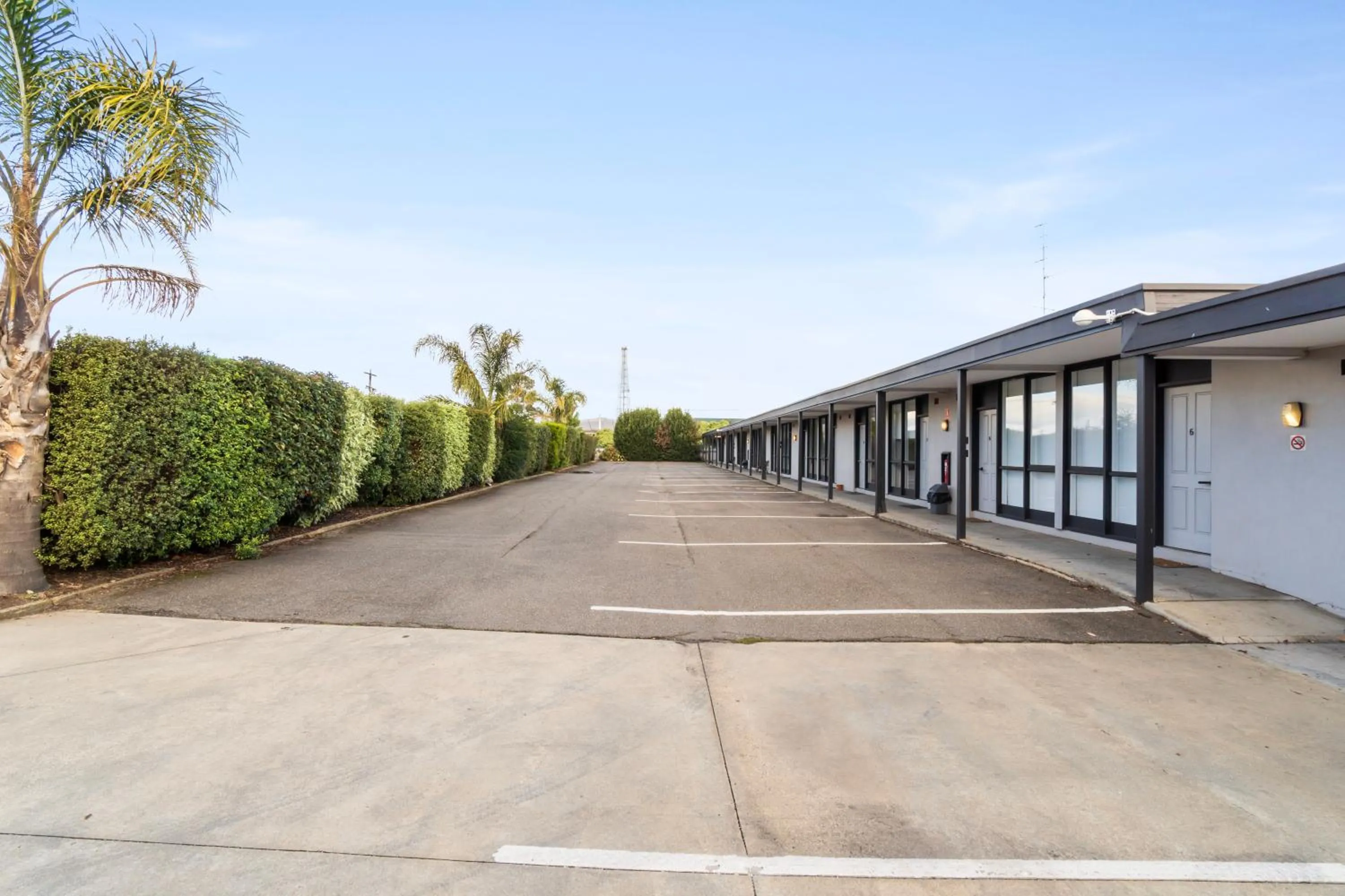 Property building in Colac Central Motel