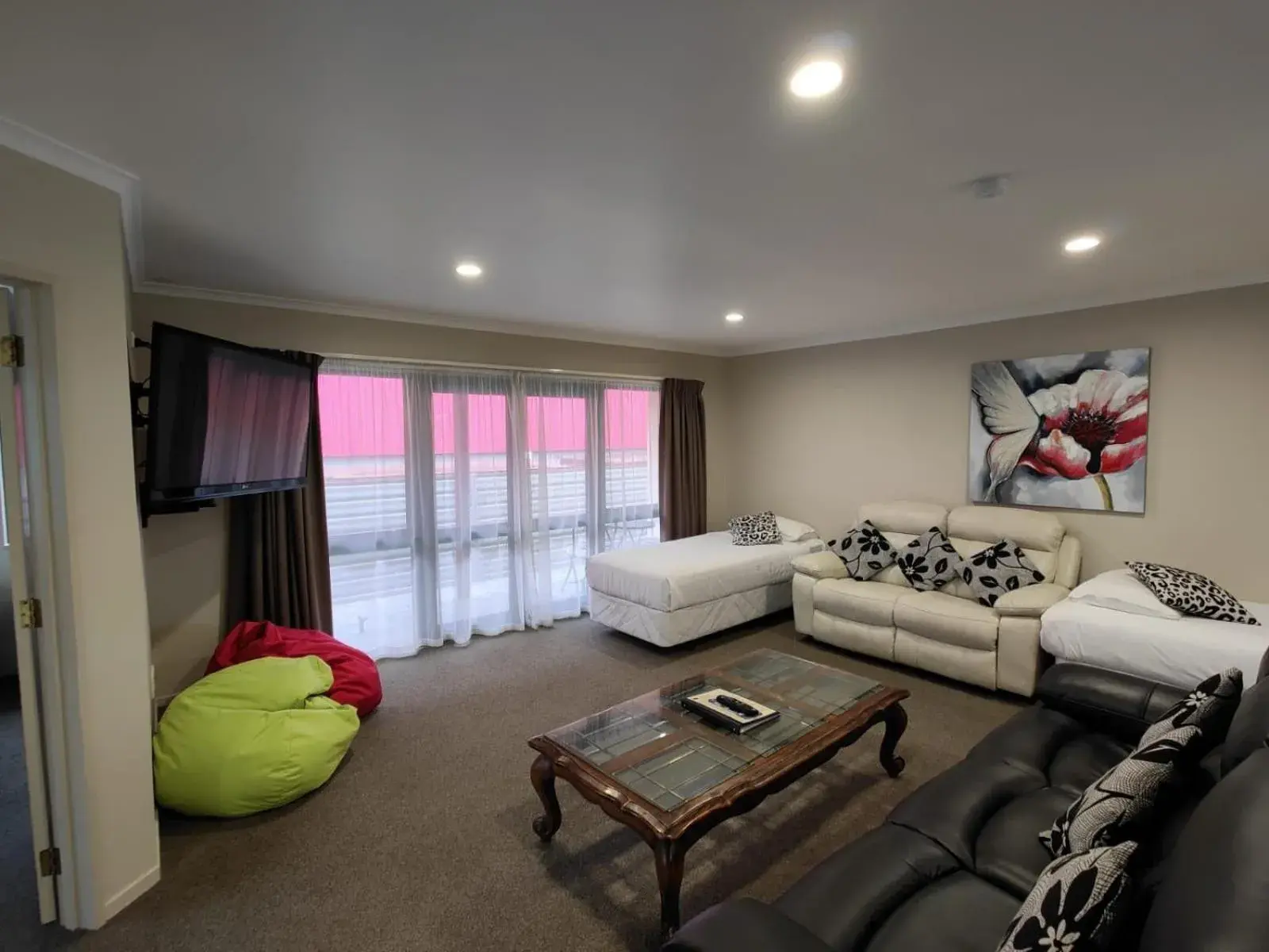 Two Bedroom Family Spa Bath Unit in ASURE Albert Park Motor Lodge Two Bedroom Family Spa Bath Unit in ASURE Albert Park Motor Lodge