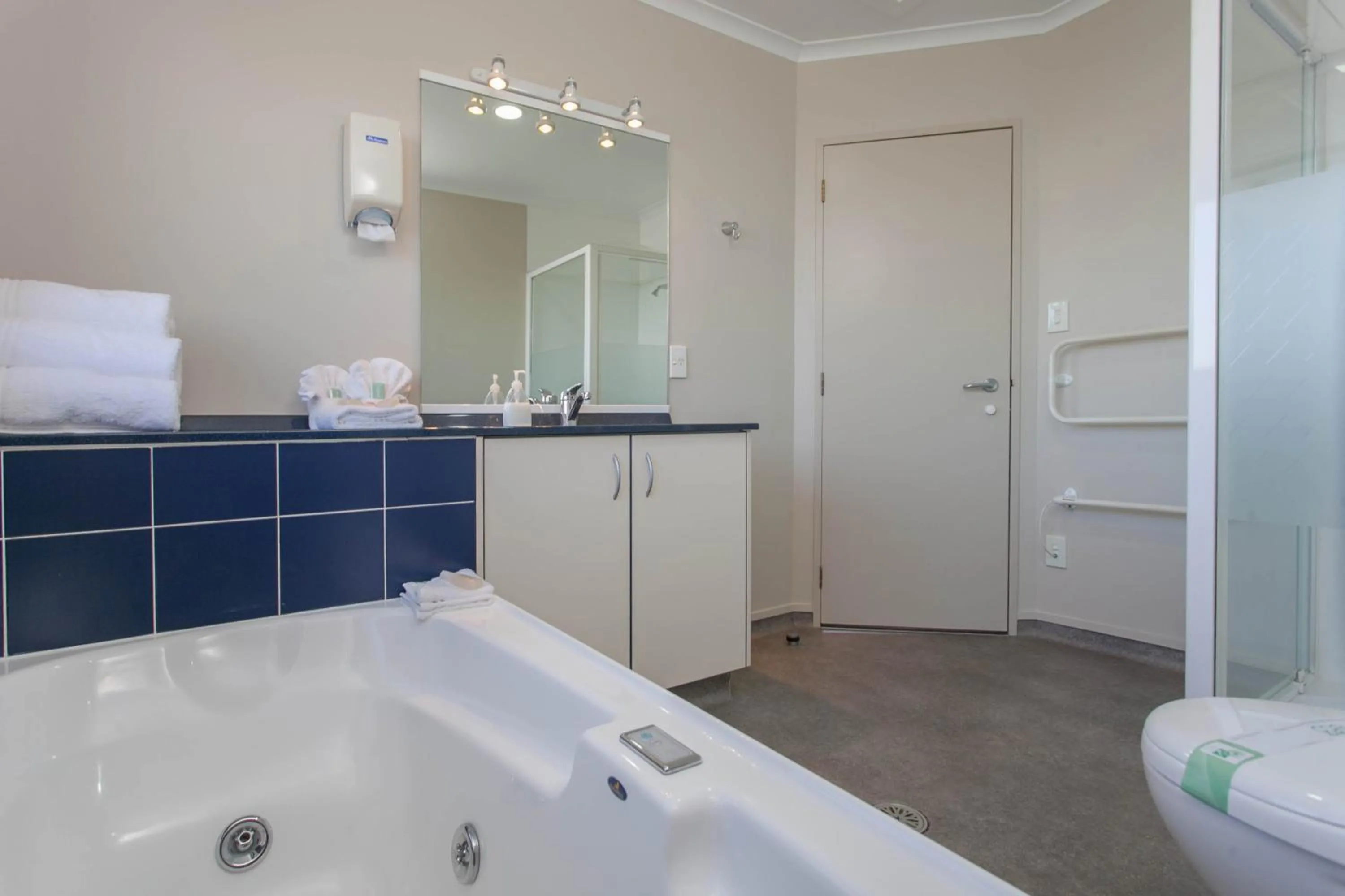 Shower in ASURE Albert Park Motor Lodge