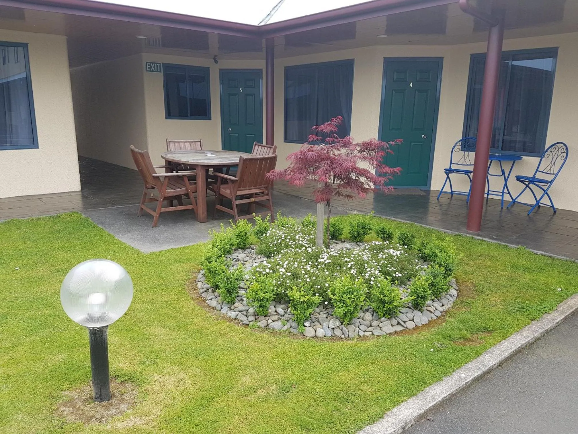 Garden in ASURE Albert Park Motor Lodge