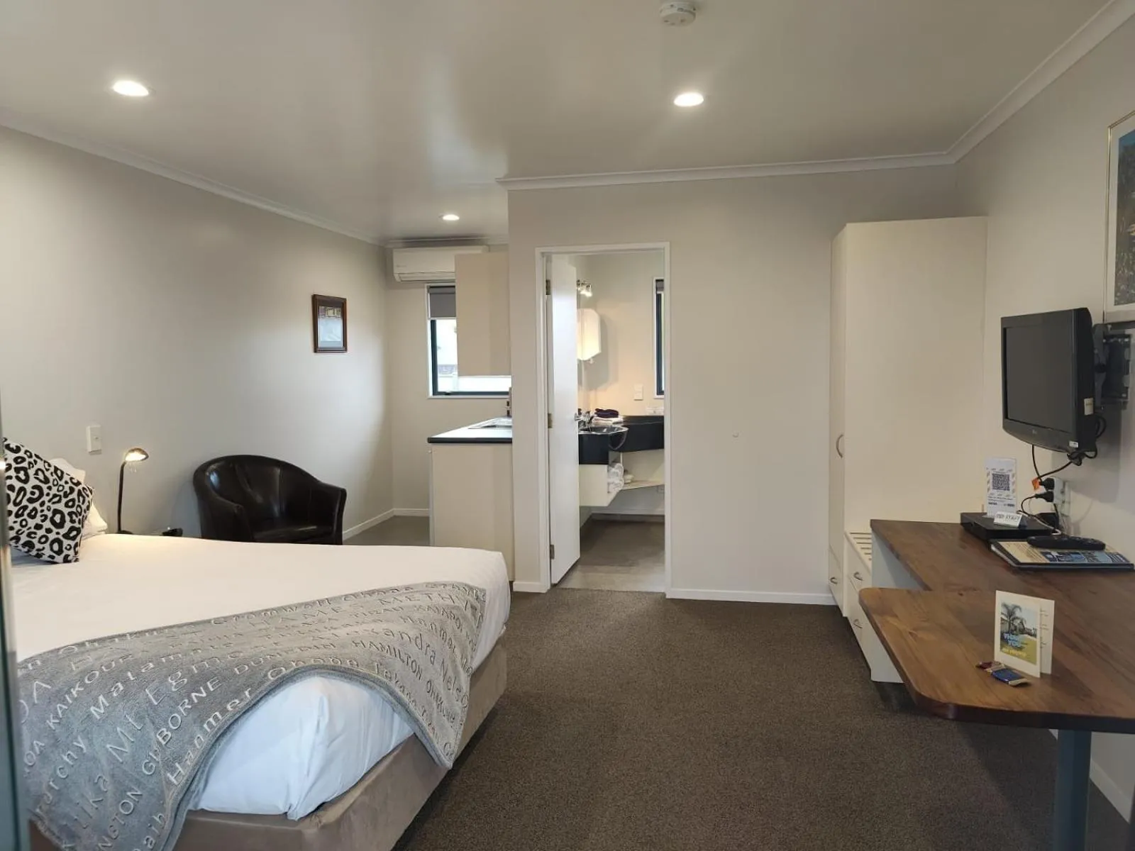 Photo of the whole room, Bed in ASURE Albert Park Motor Lodge