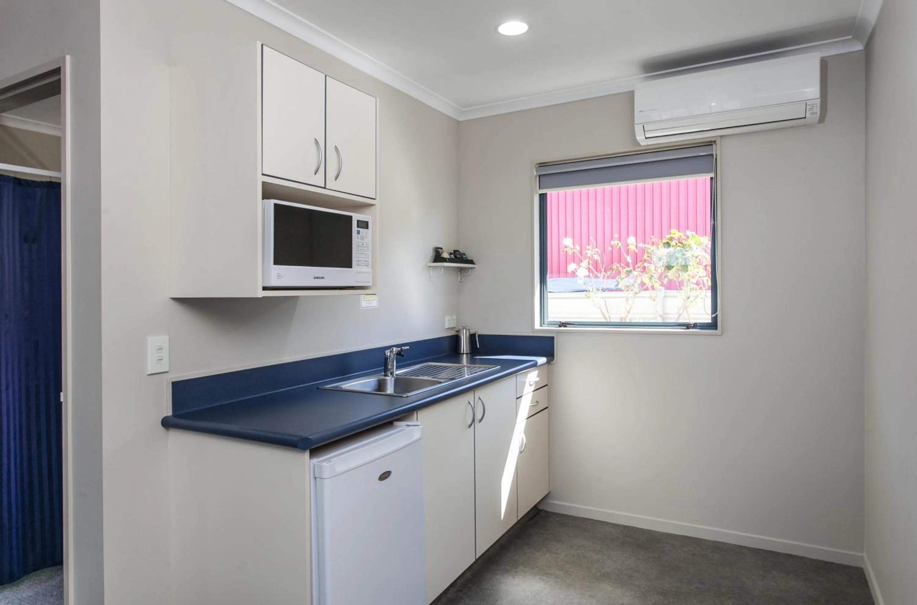 Kitchen or kitchenette in ASURE Albert Park Motor Lodge