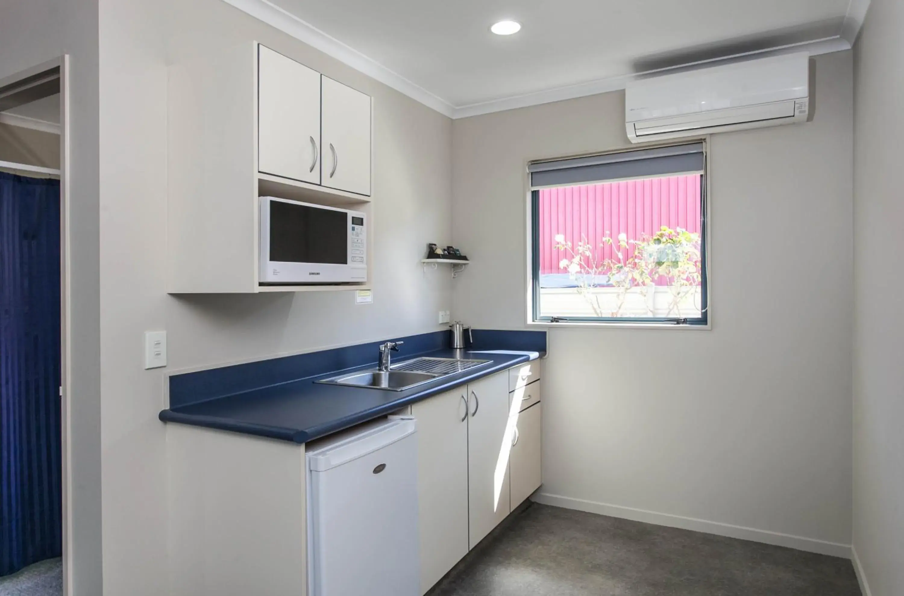 King/Access Studio Unit in ASURE Albert Park Motor Lodge King/Access Studio Unit in ASURE Albert Park Motor Lodge