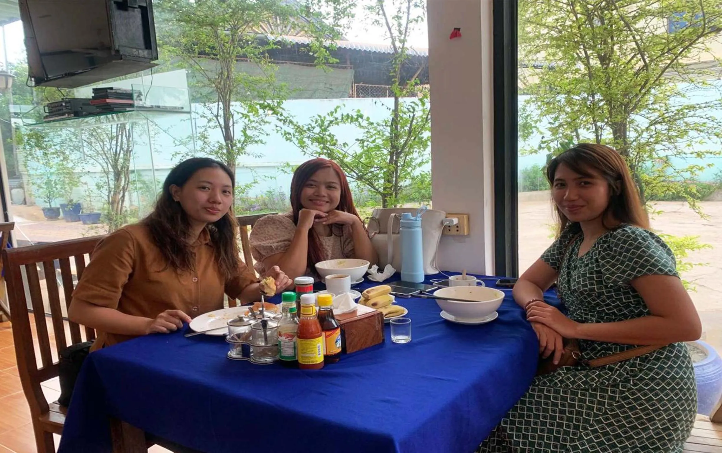 Restaurant/places to eat in Blossoming Romduol Boutique