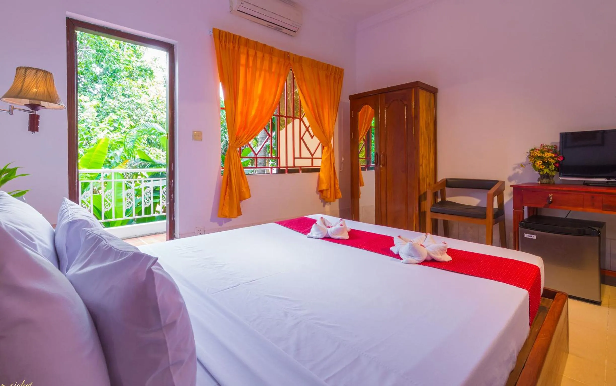 Photo of the whole room, Bed in Blossoming Romduol Boutique