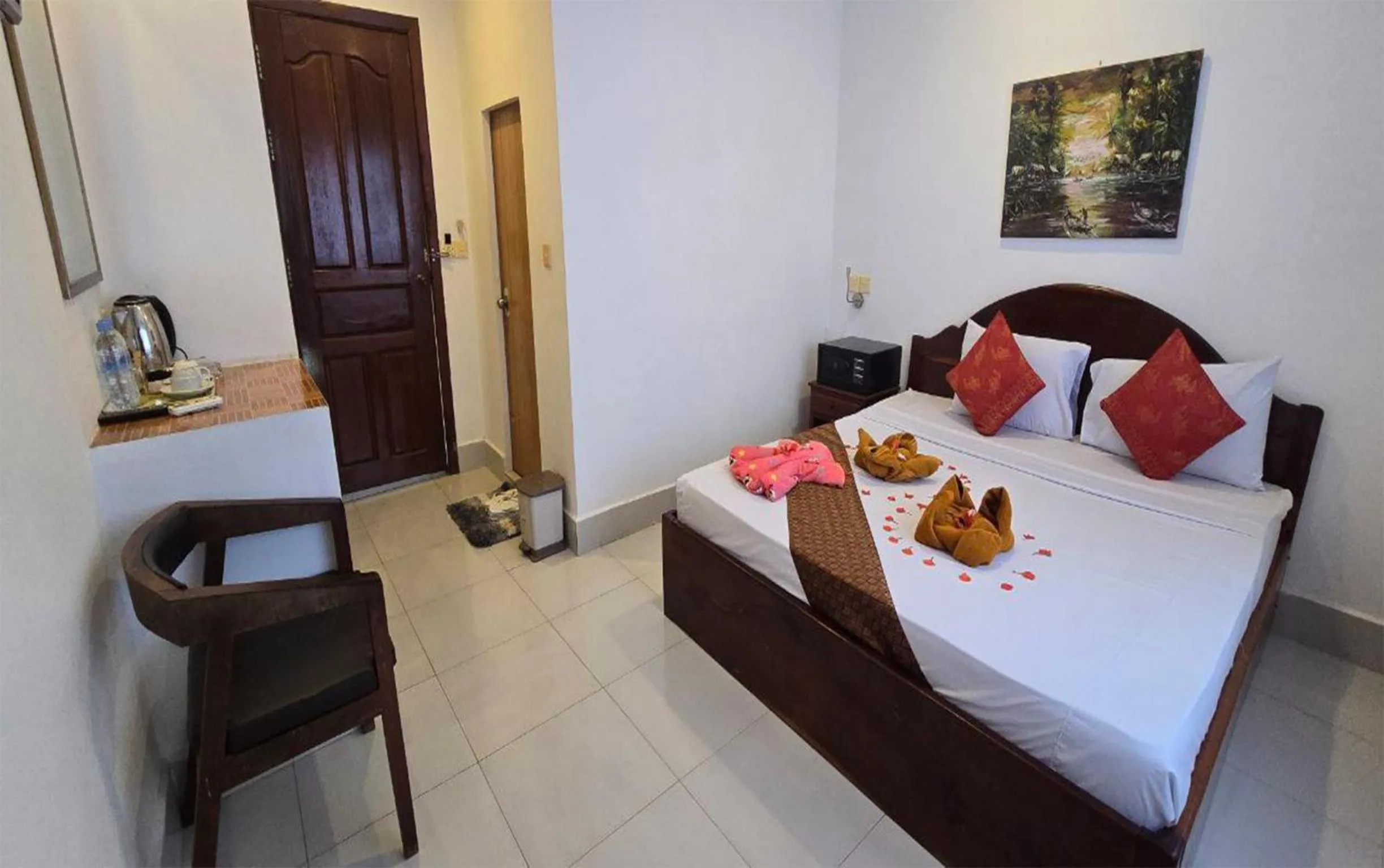 room service, Bed in Blossoming Romduol Boutique