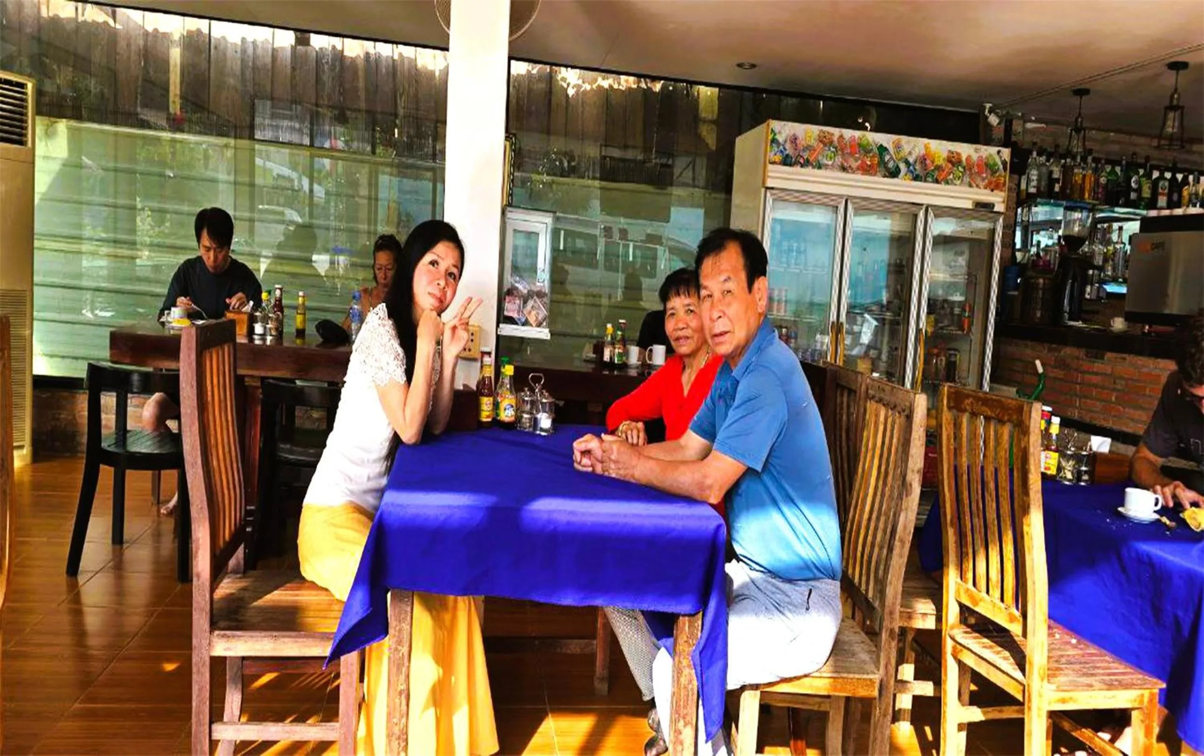 Restaurant/places to eat in Blossoming Romduol Boutique