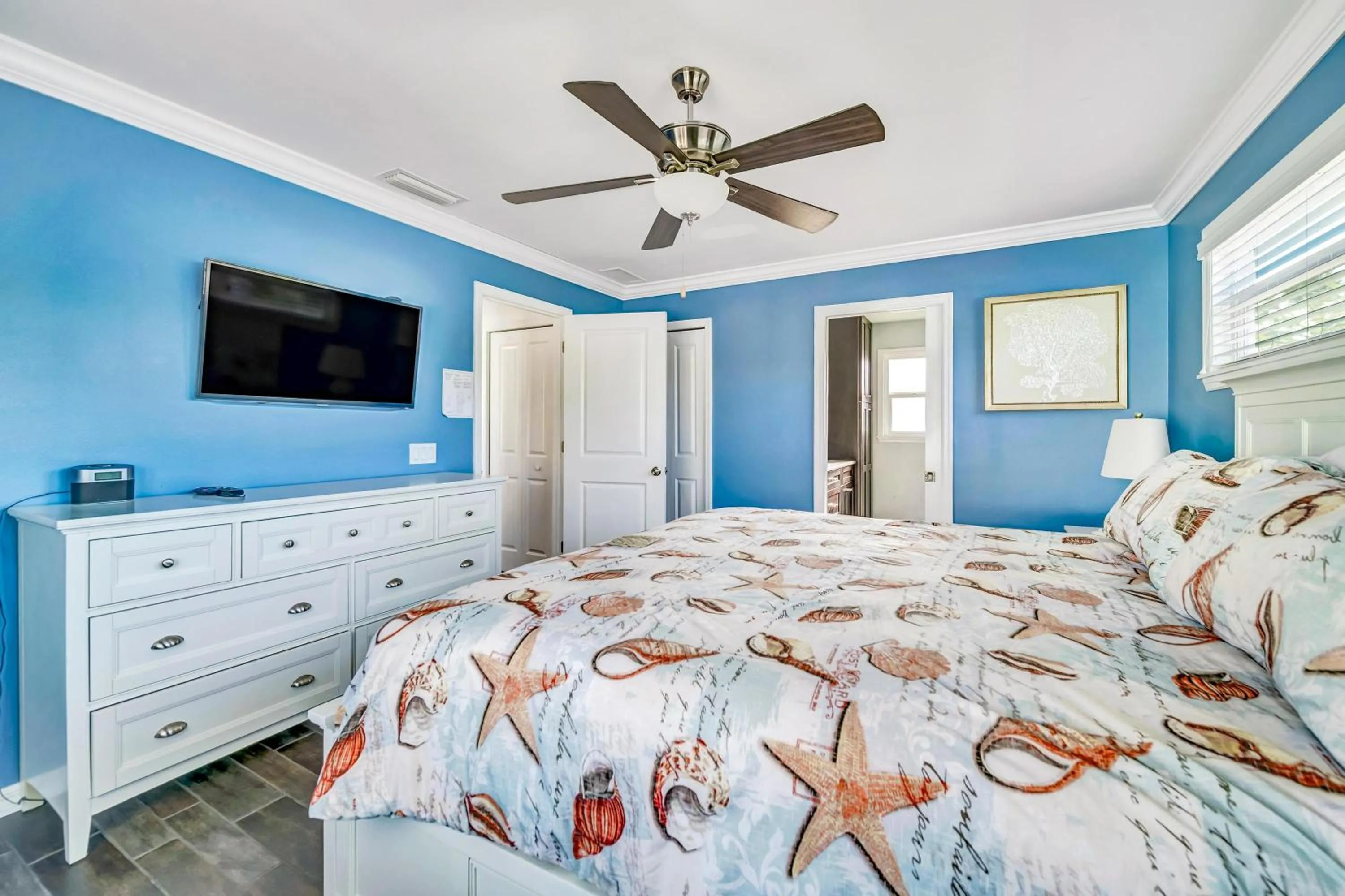 Bed in Whispering Whale Retreat