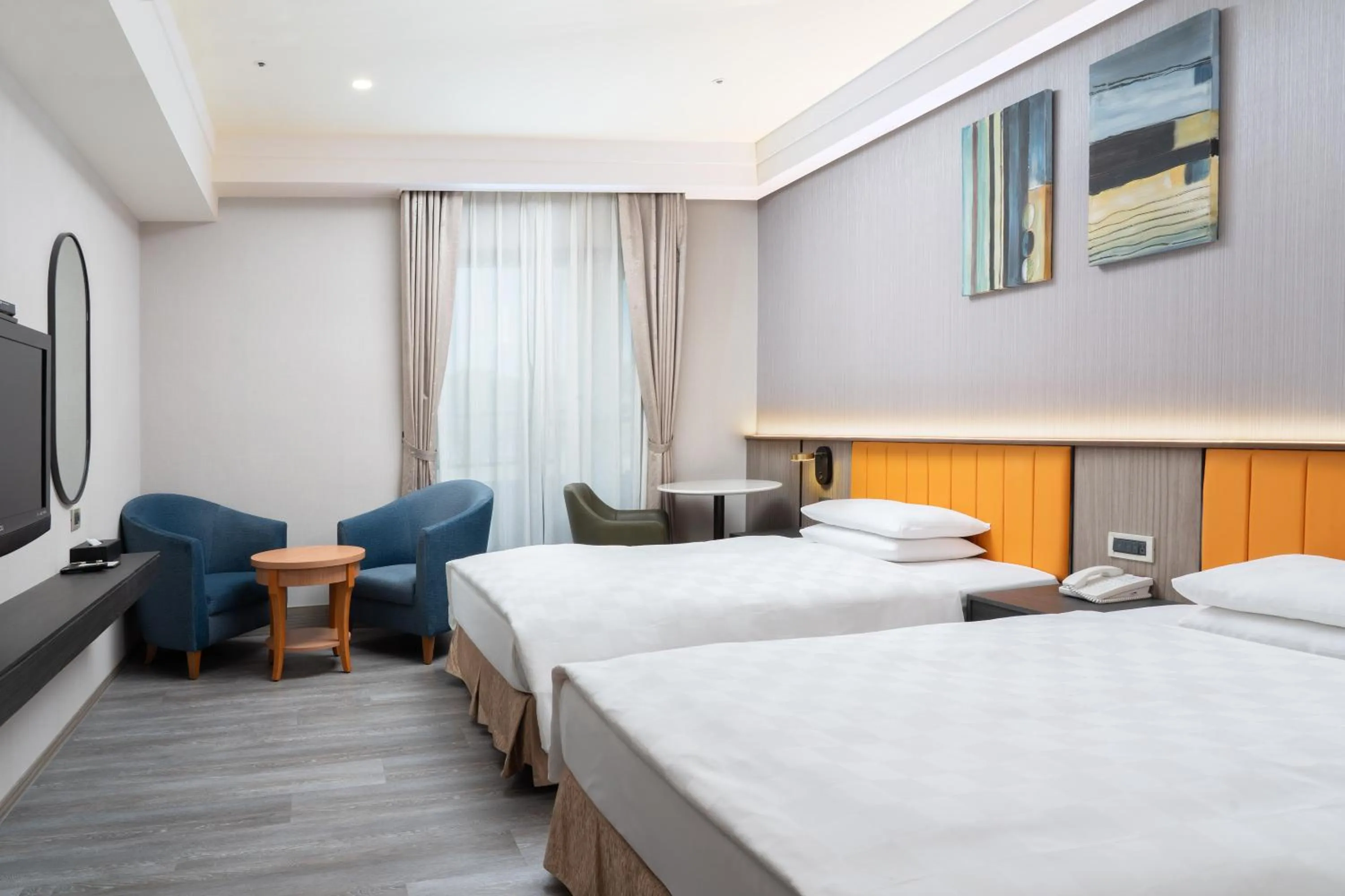 Photo of the whole room, Bed in E-DA Skylark Hotel