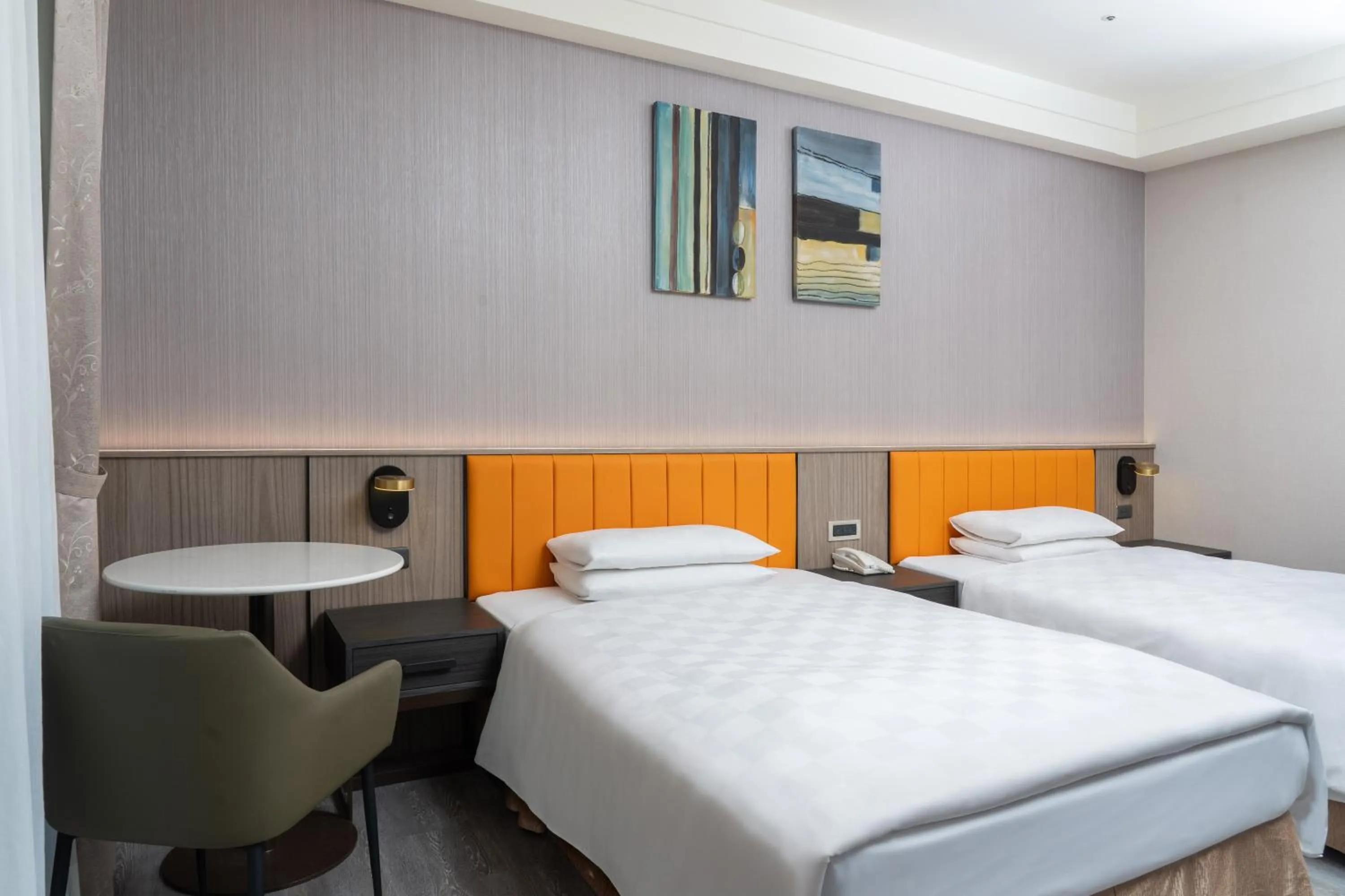 Photo of the whole room, Bed in E-DA Skylark Hotel