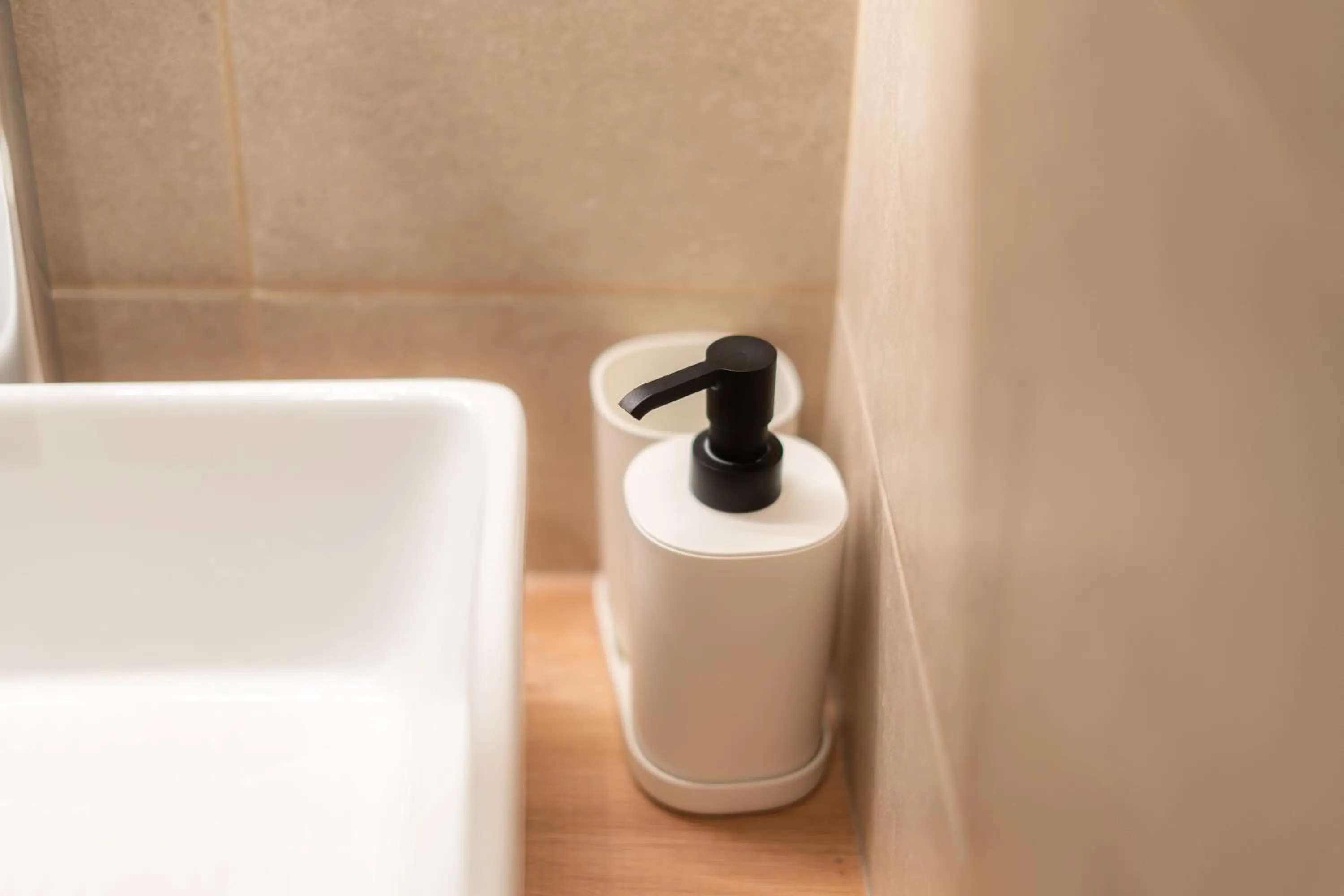 Toilet in I'M Room Suites Nuevos Ministerios - Bernabeu 'Digital Access'