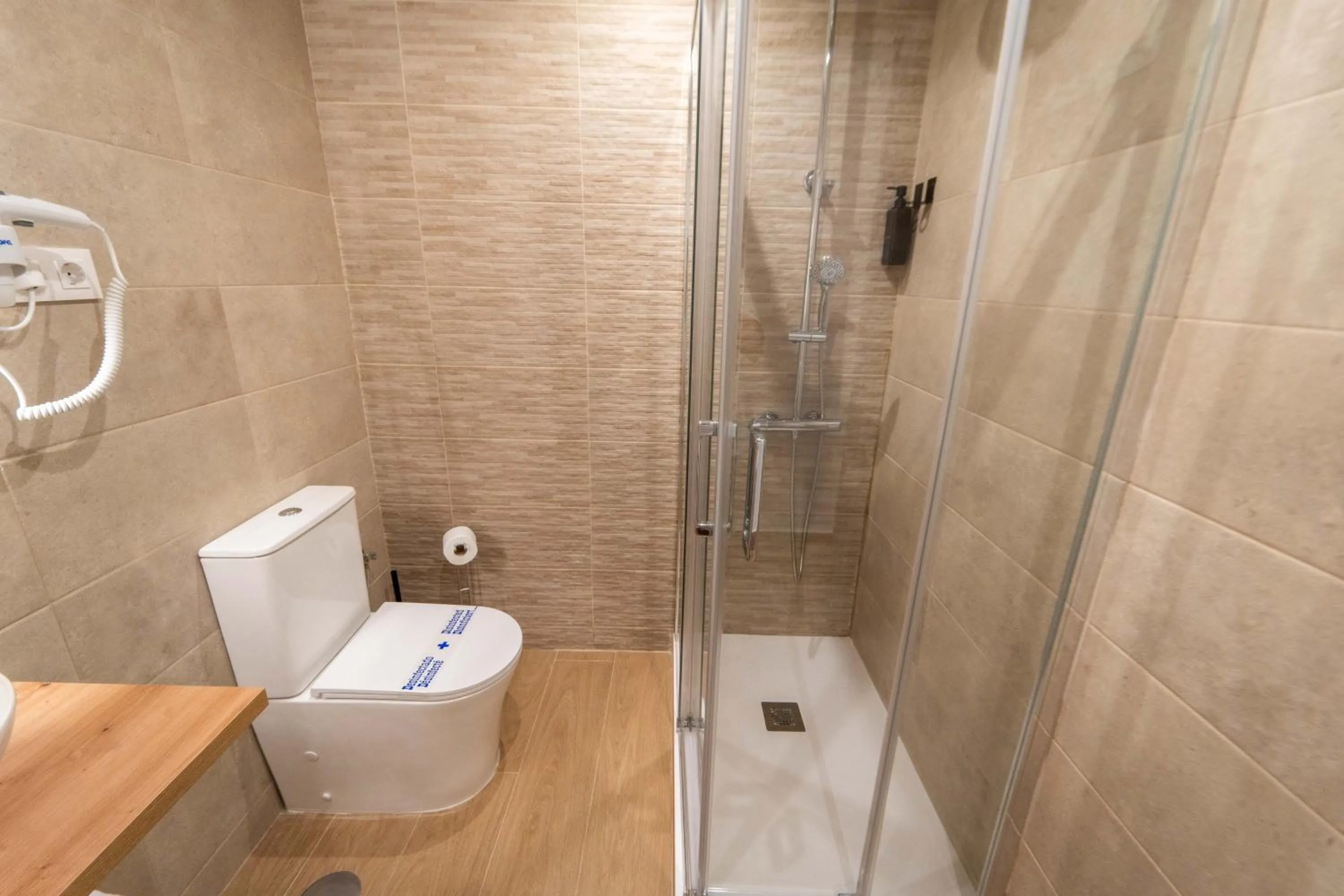 Shower in I'M Room Suites Nuevos Ministerios - Bernabeu 'Digital Access'